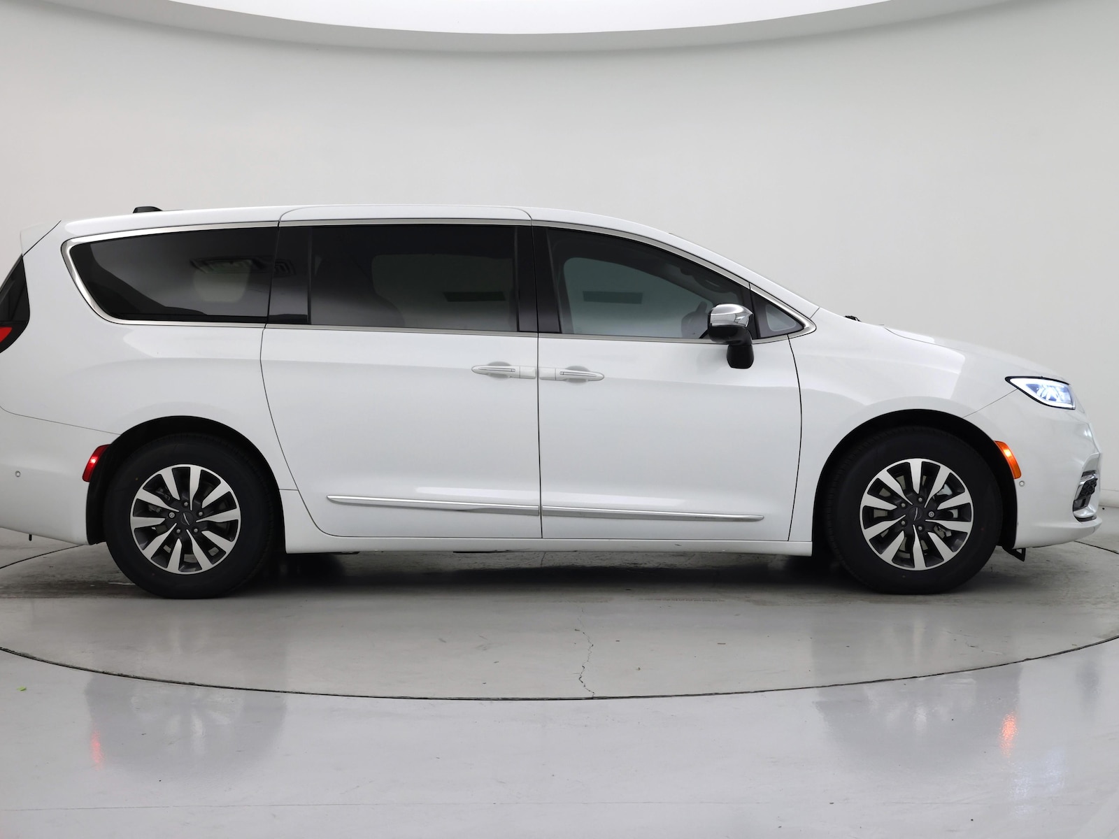 2023 Chrysler Pacifica Hybrid Limited - Photo 8