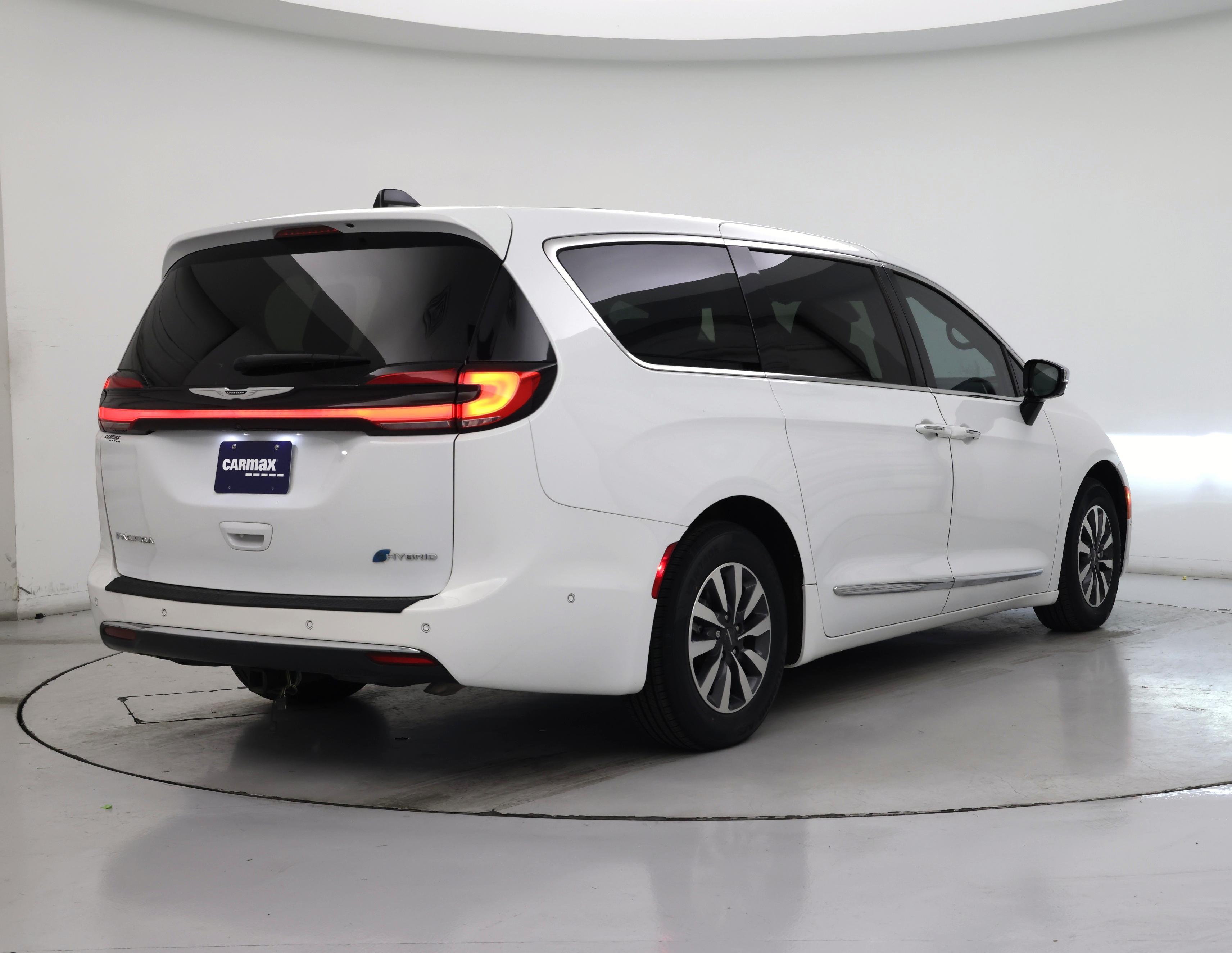 Thumbnail: 2023 Chrysler Pacifica - 8