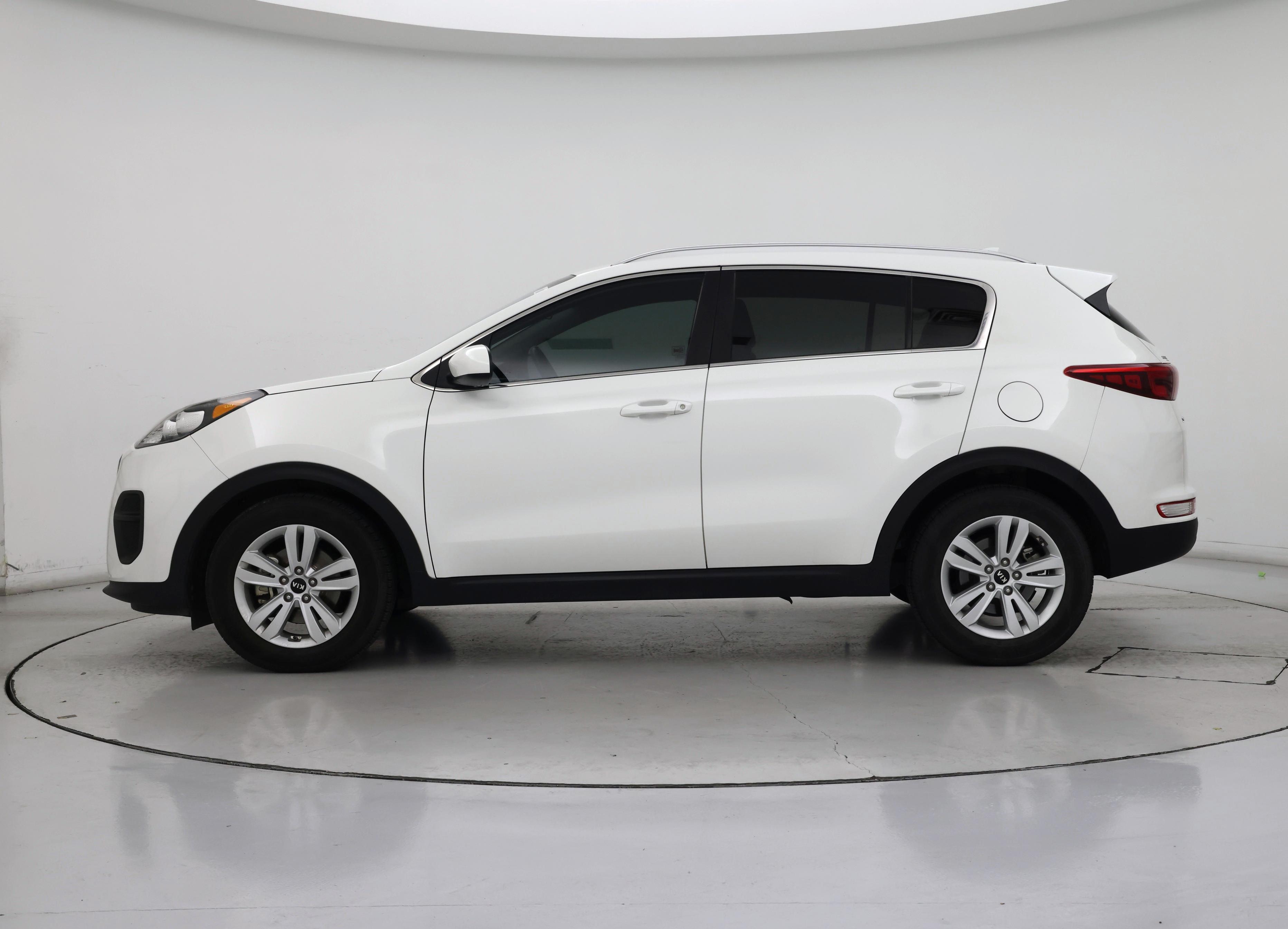 Thumbnail: 2017 Kia Sportage - 3