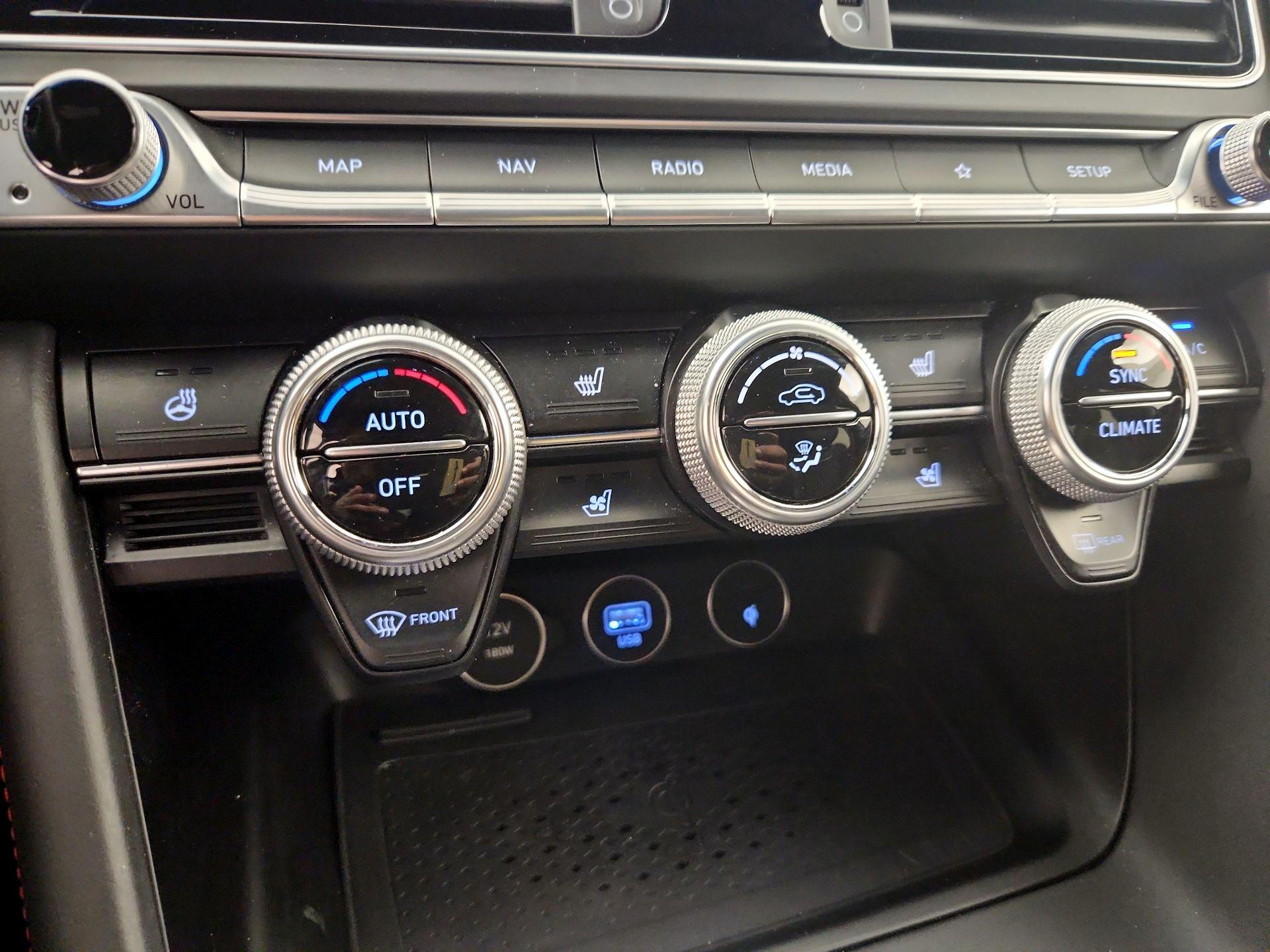 Thumbnail: 2022 Genesis G70 - 16