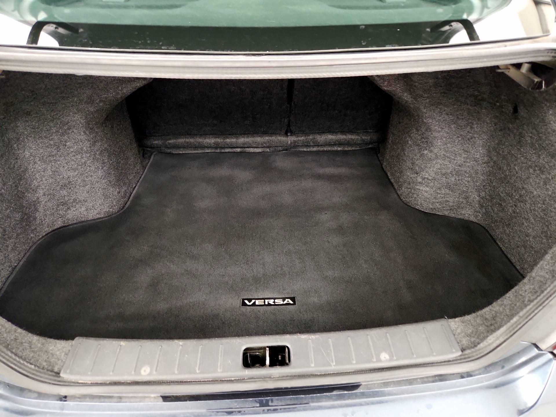 Thumbnail: 2015 Nissan Versa - 18