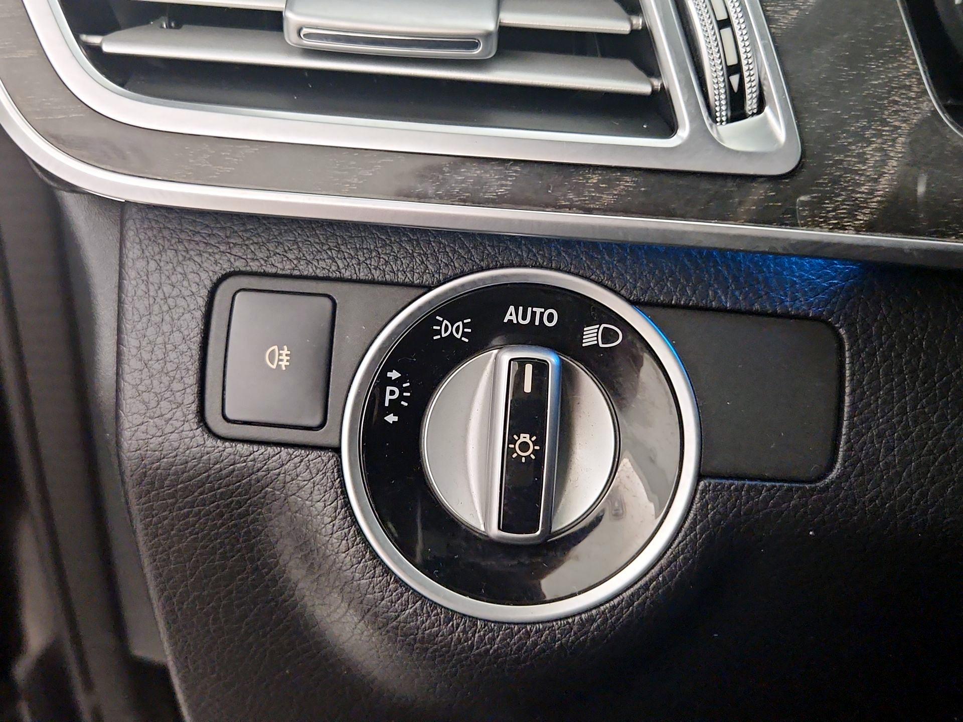 Thumbnail: 2015 Mercedes-Benz E-Class - 13