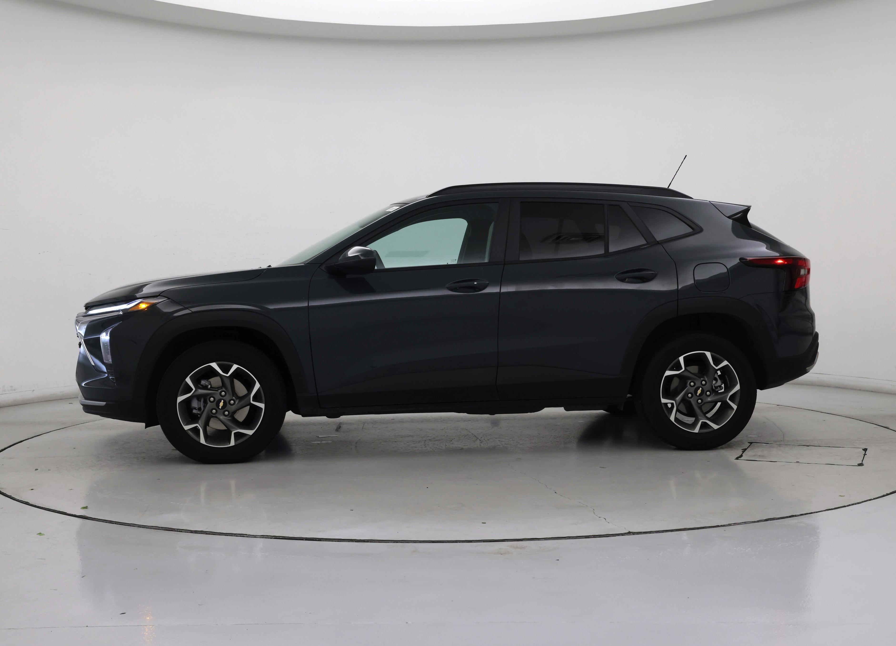 Thumbnail: 2025 Chevrolet Trax - 3