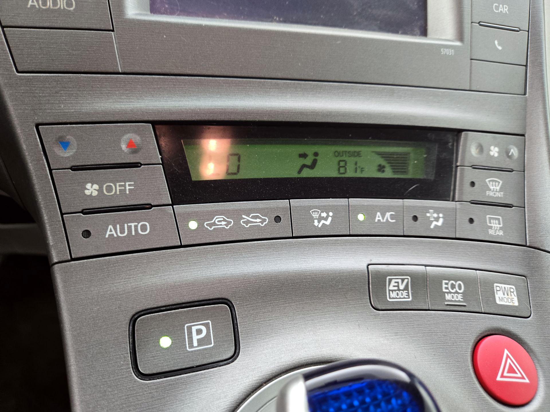 Thumbnail: 2014 Toyota Prius - 15