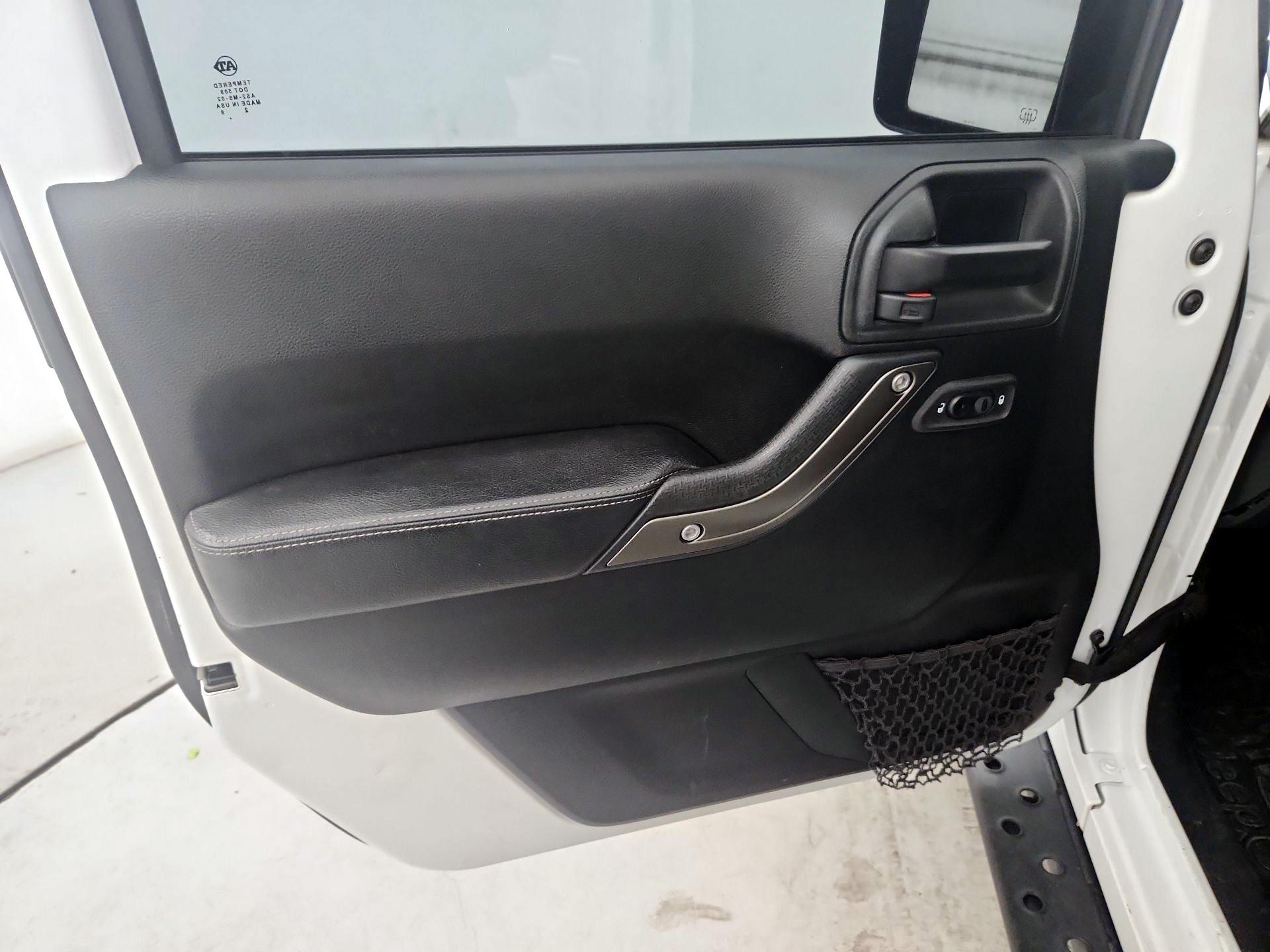 Thumbnail: 2018 Jeep Wrangler - 12