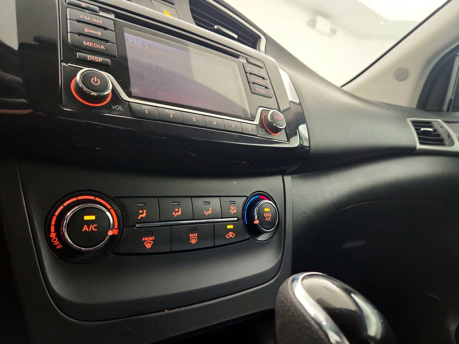 Thumbnail: 2017 Nissan Sentra - 16