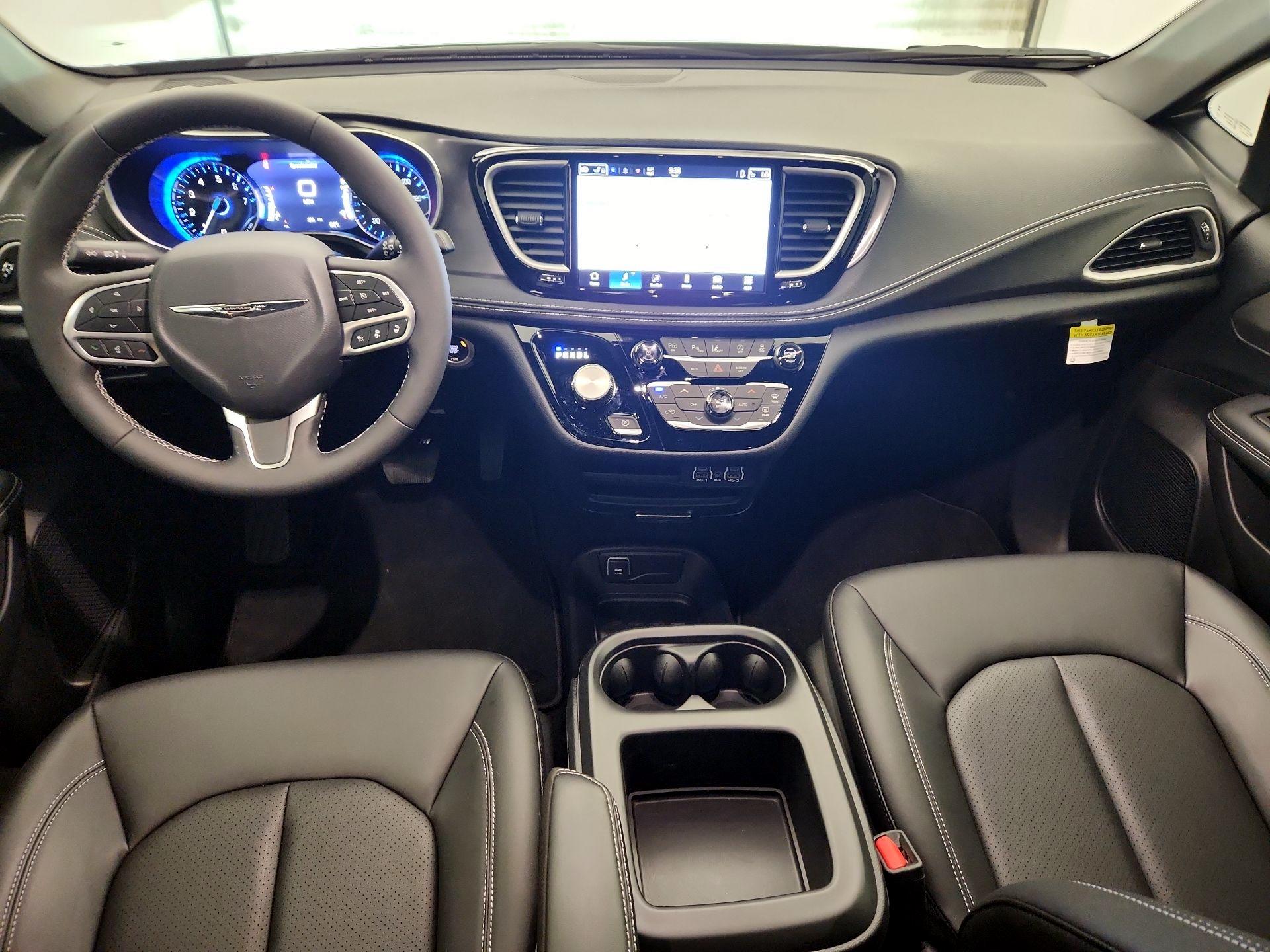 Thumbnail: 2025 Chrysler Pacifica - 9