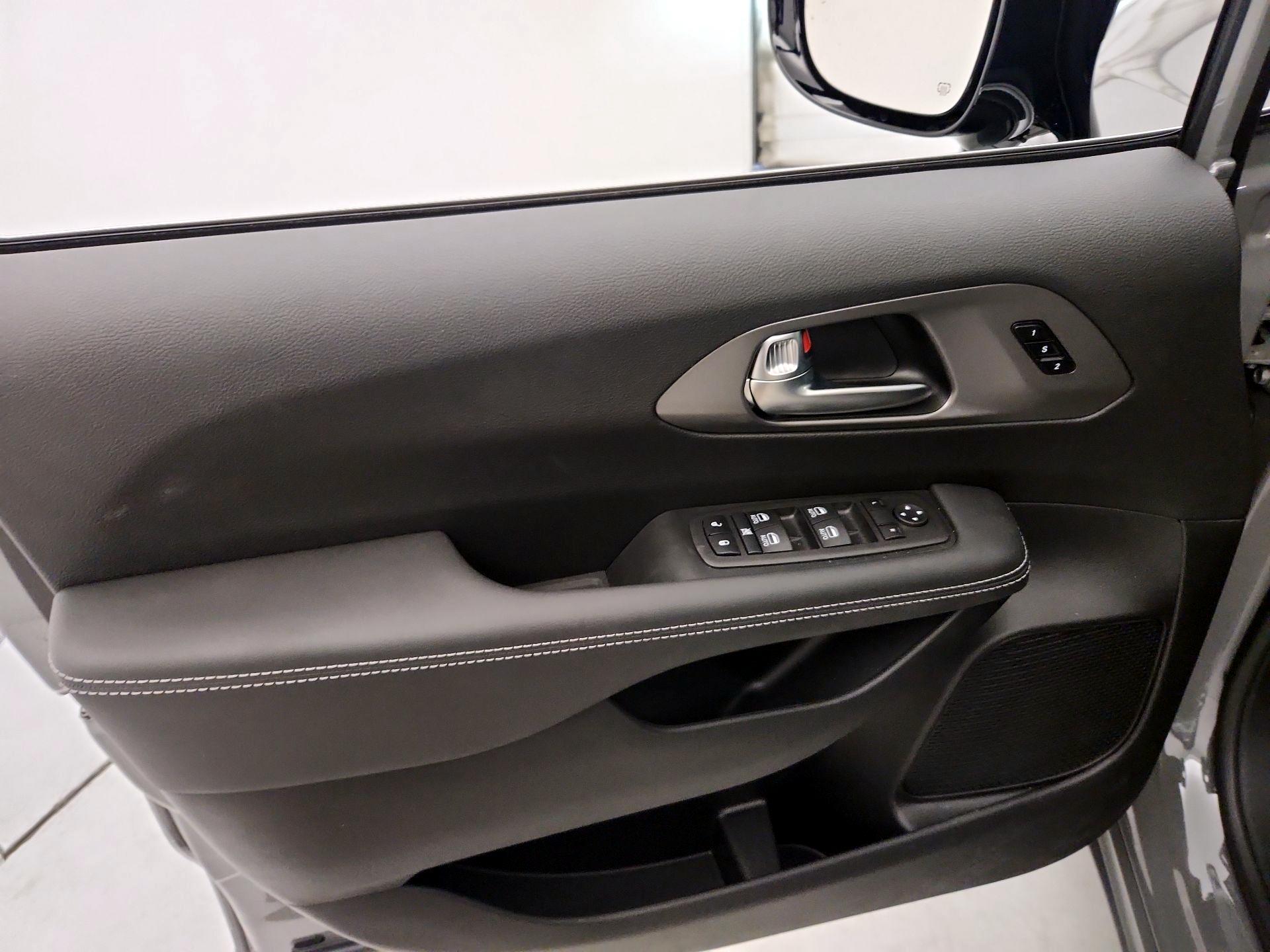 Thumbnail: 2025 Chrysler Pacifica - 12