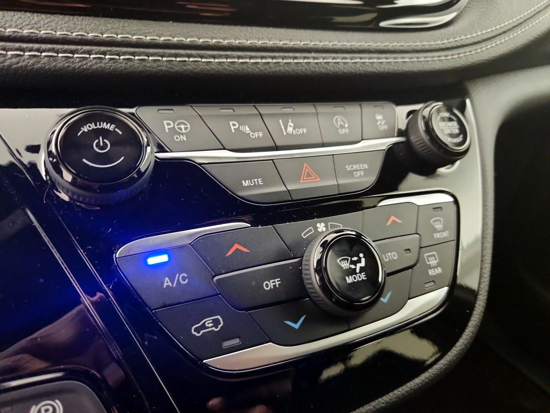 Thumbnail: 2025 Chrysler Pacifica - 16