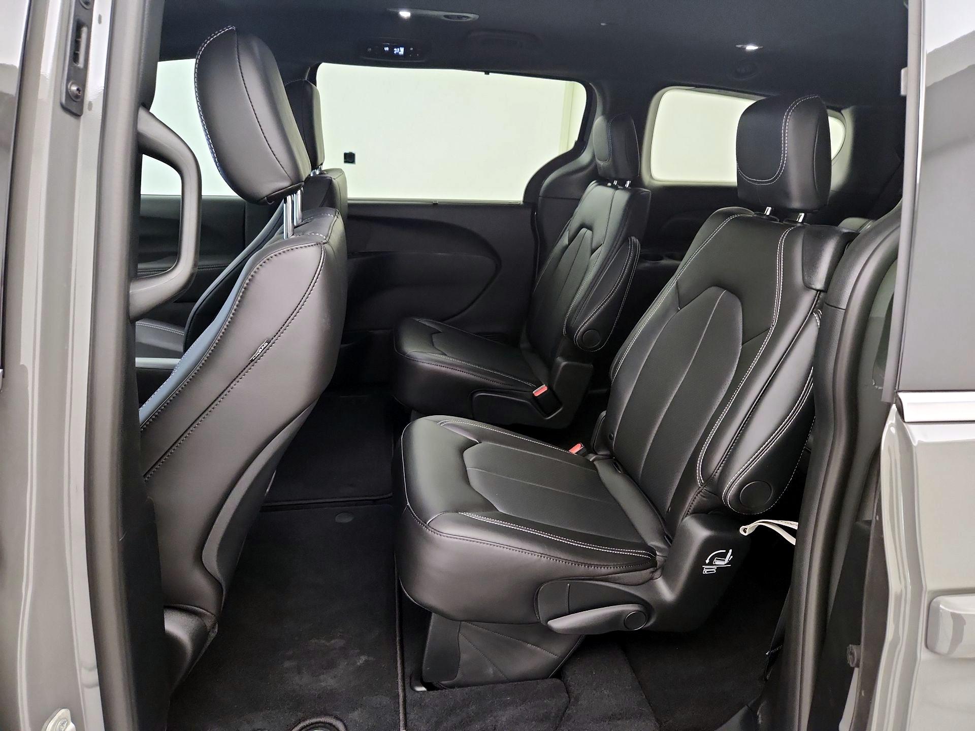 Thumbnail: 2025 Chrysler Pacifica - 19