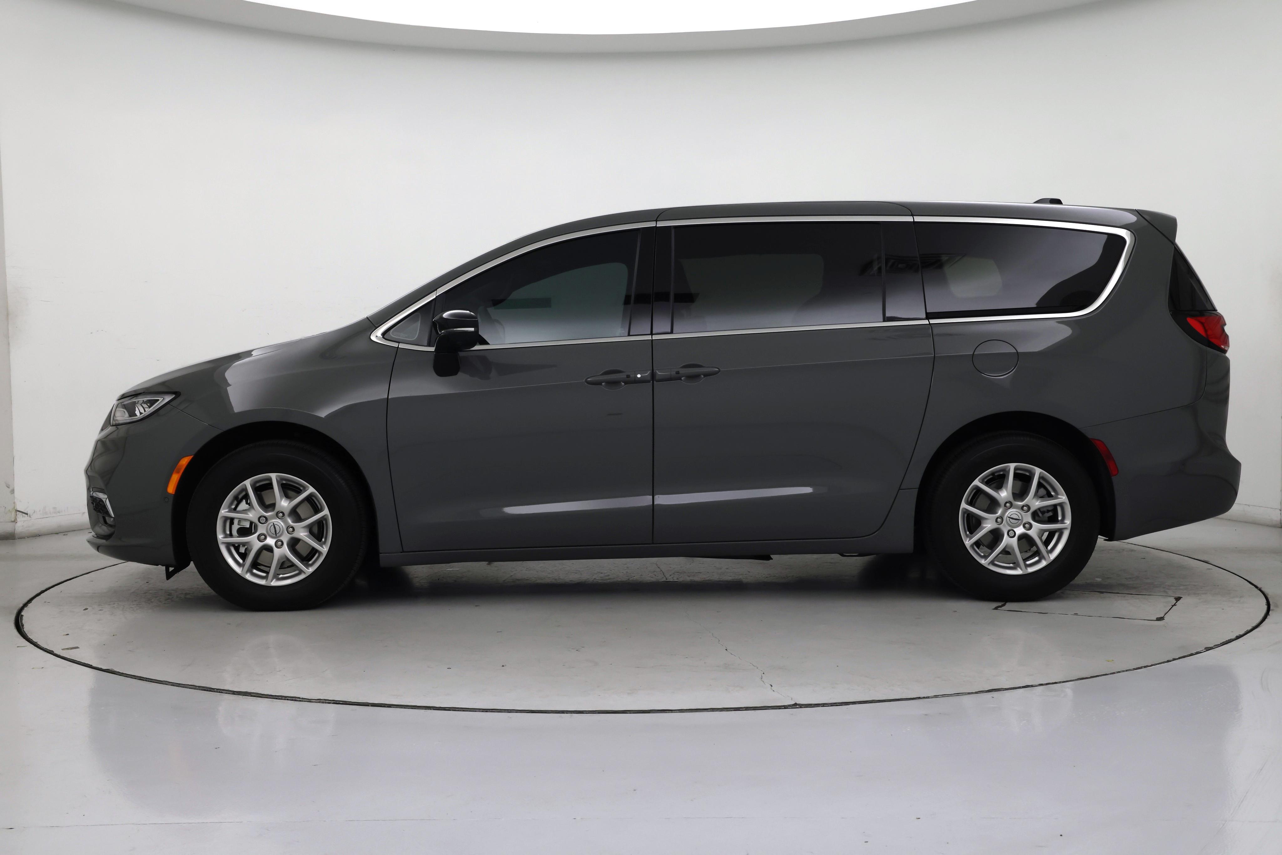 Thumbnail: 2025 Chrysler Pacifica - 3