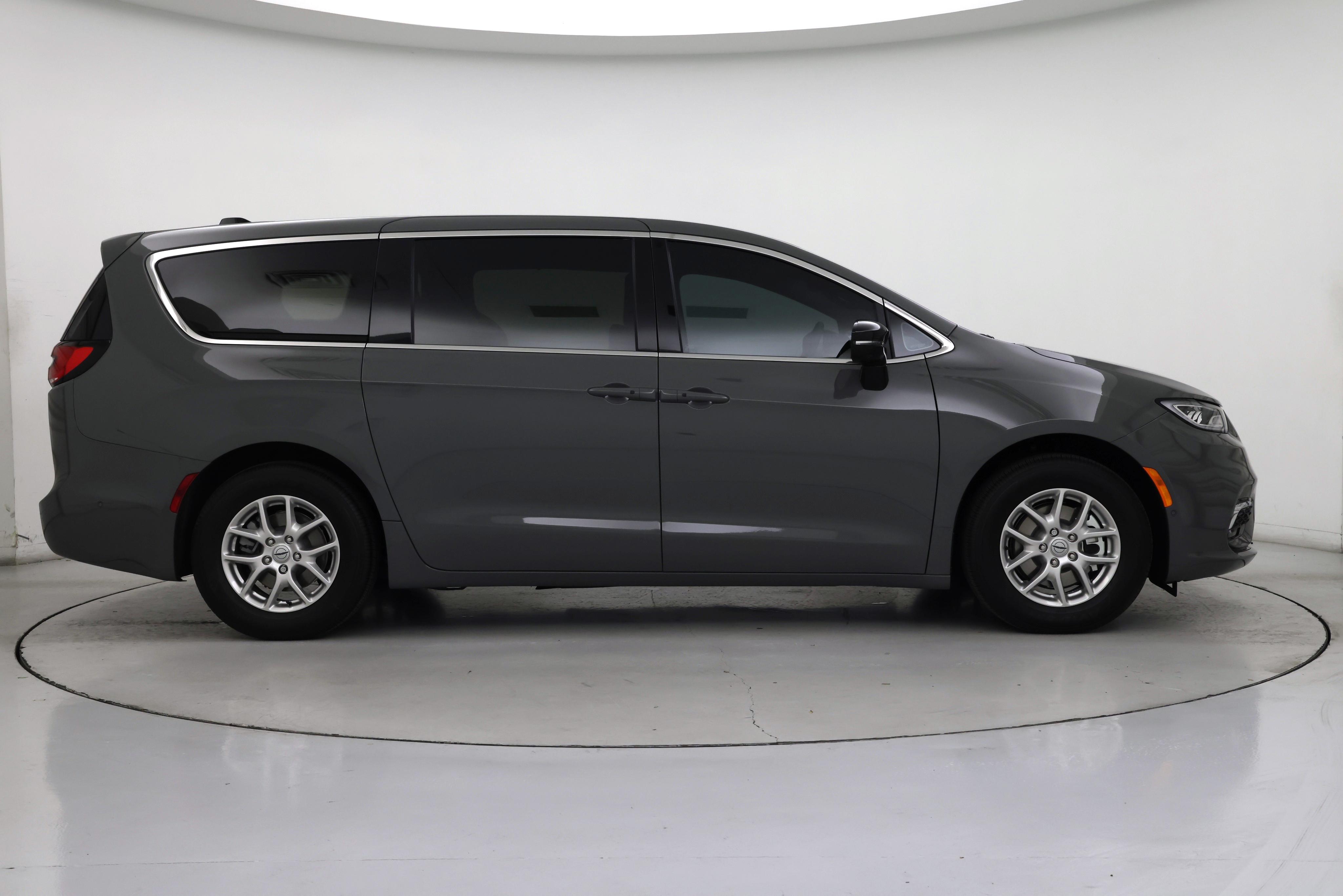 Thumbnail: 2025 Chrysler Pacifica - 7