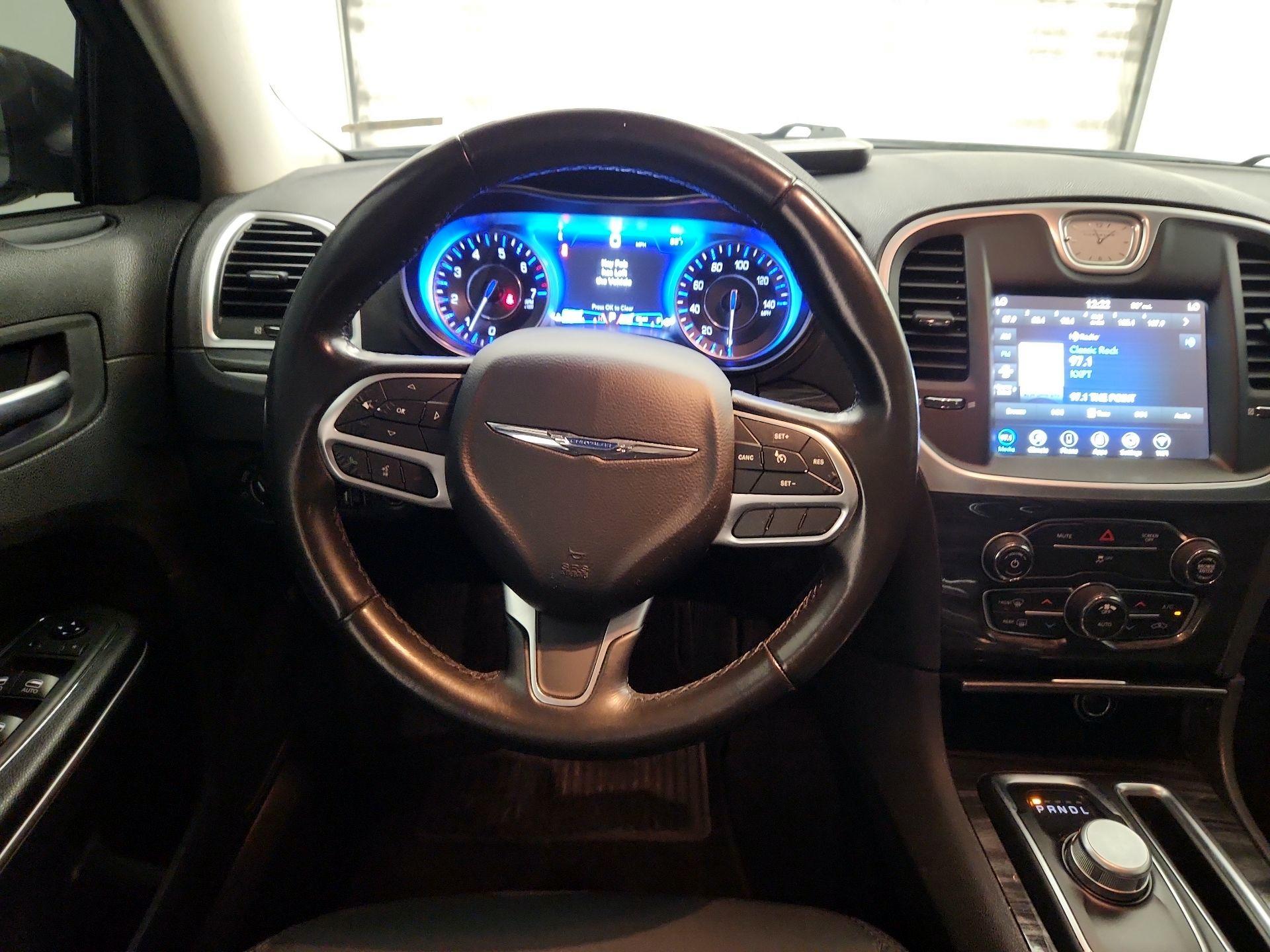 Thumbnail: 2020 Chrysler 300 - 10