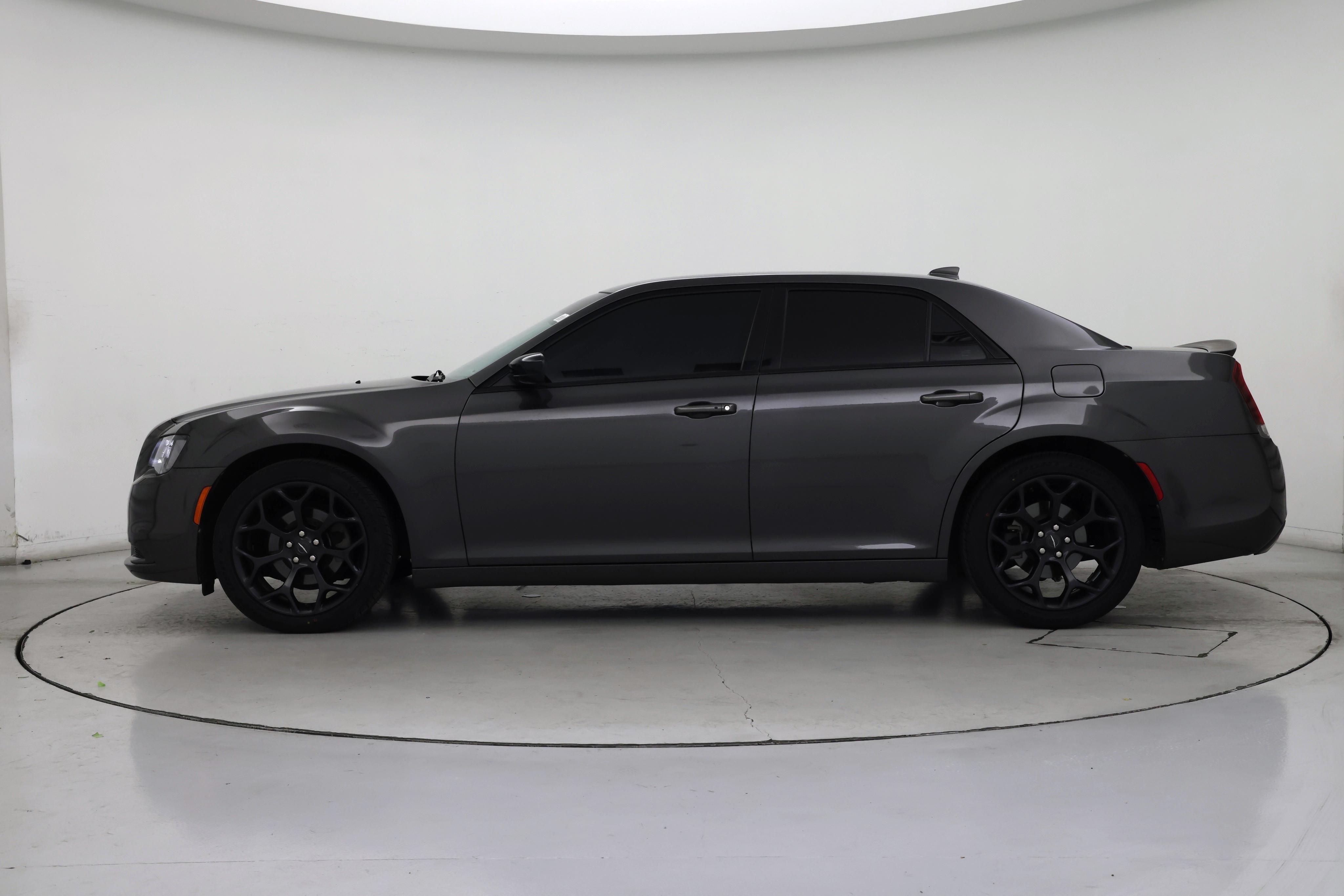 Thumbnail: 2020 Chrysler 300 - 3