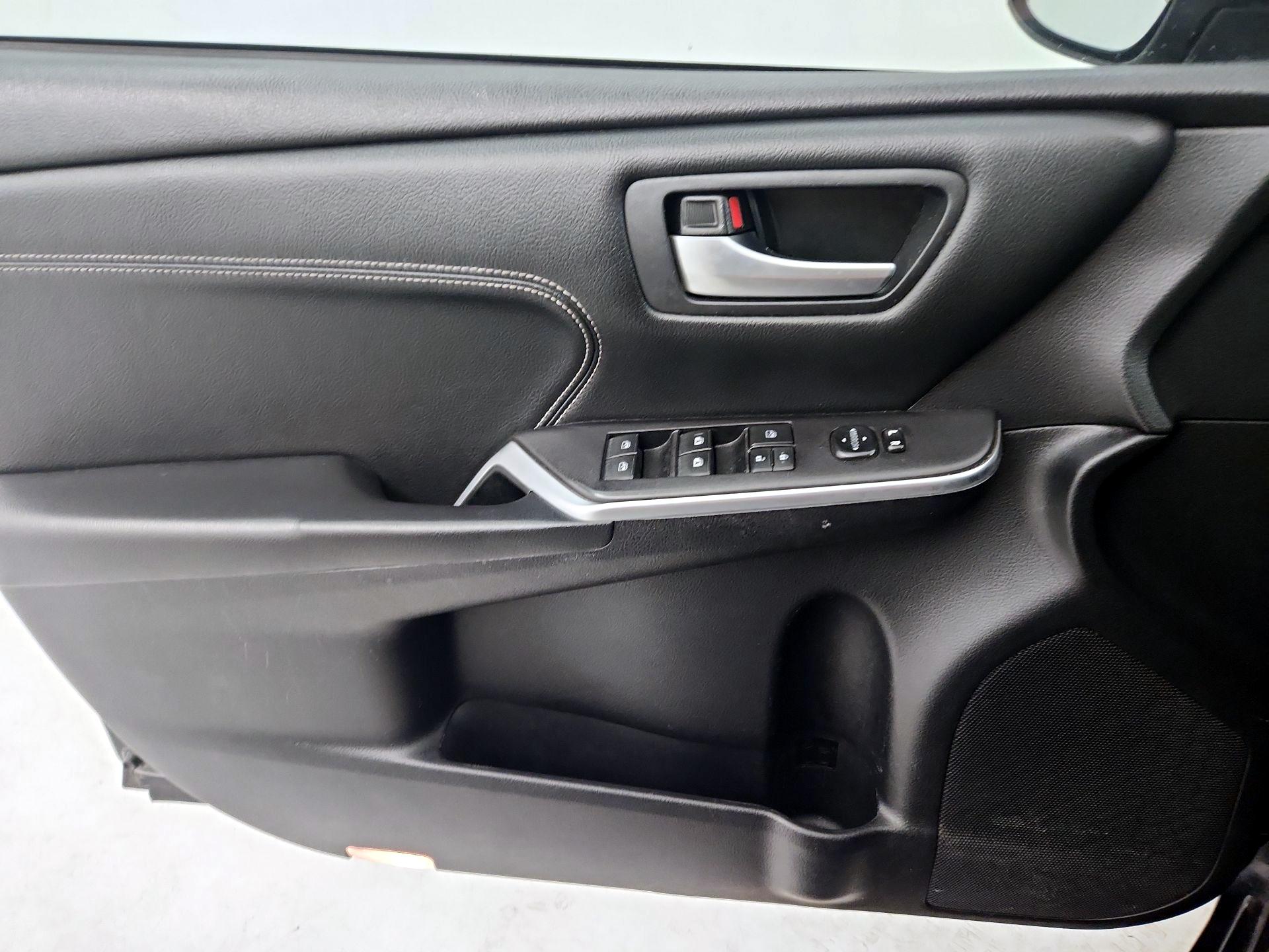 Thumbnail: 2015 Toyota Camry - 12