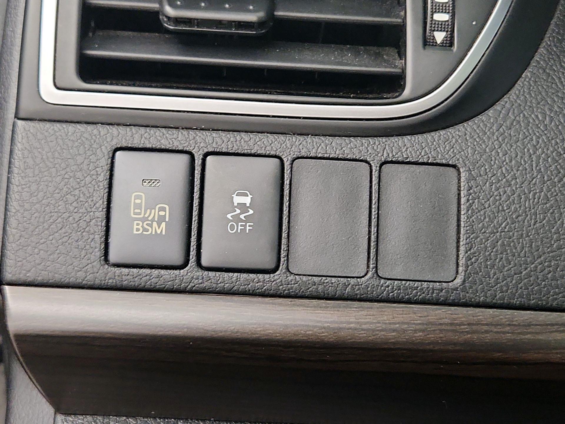Thumbnail: 2015 Toyota Camry - 13