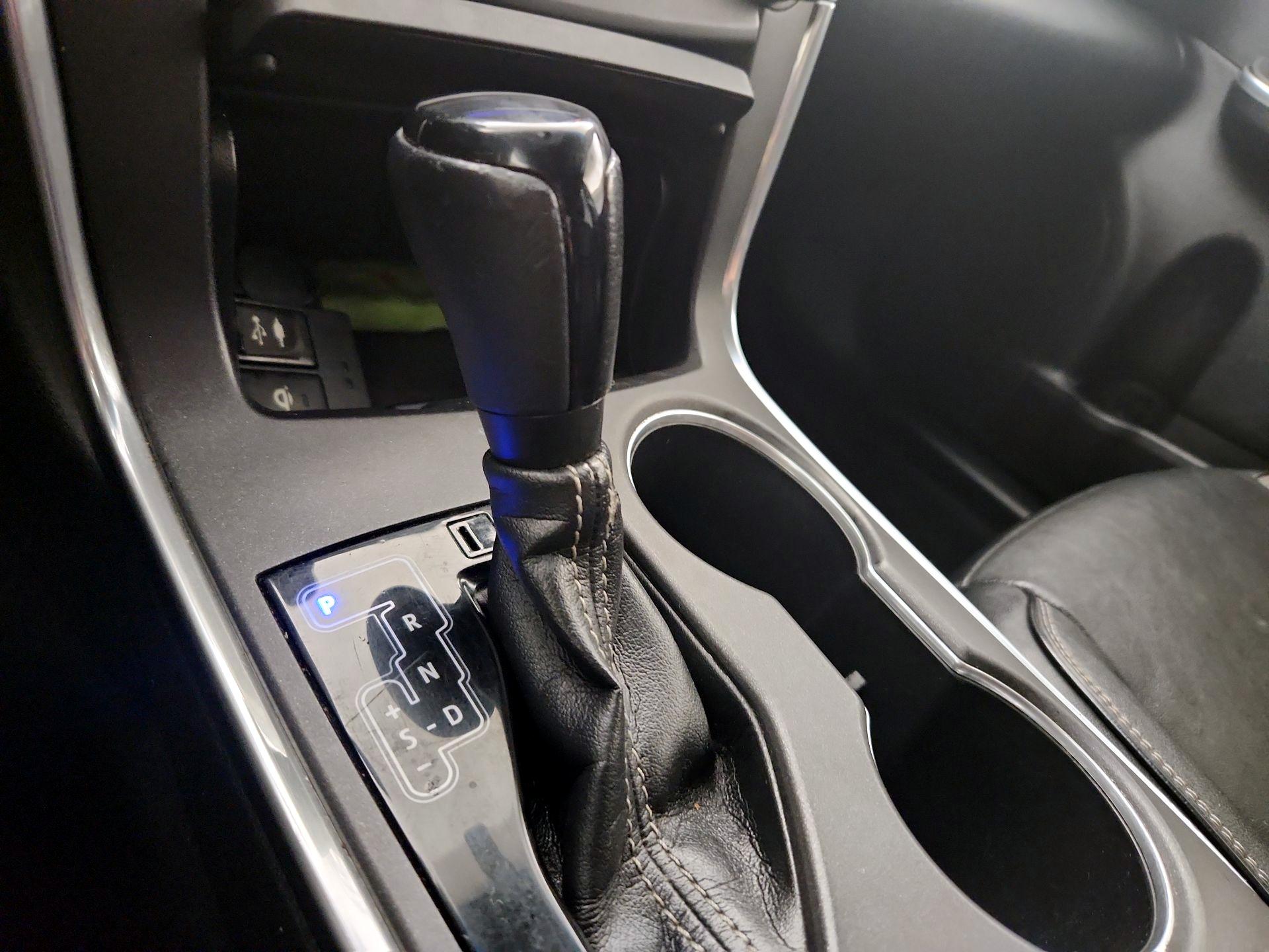 Thumbnail: 2015 Toyota Camry - 17