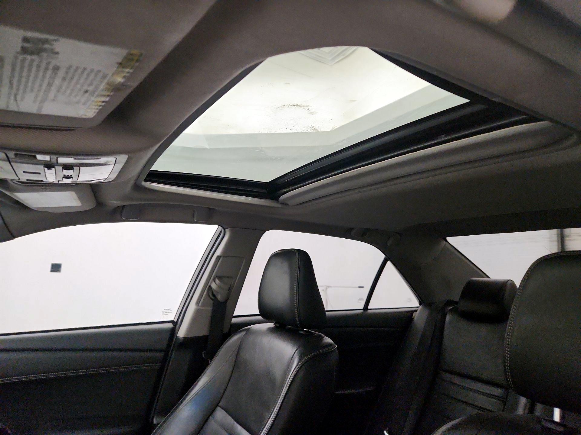 Thumbnail: 2015 Toyota Camry - 19