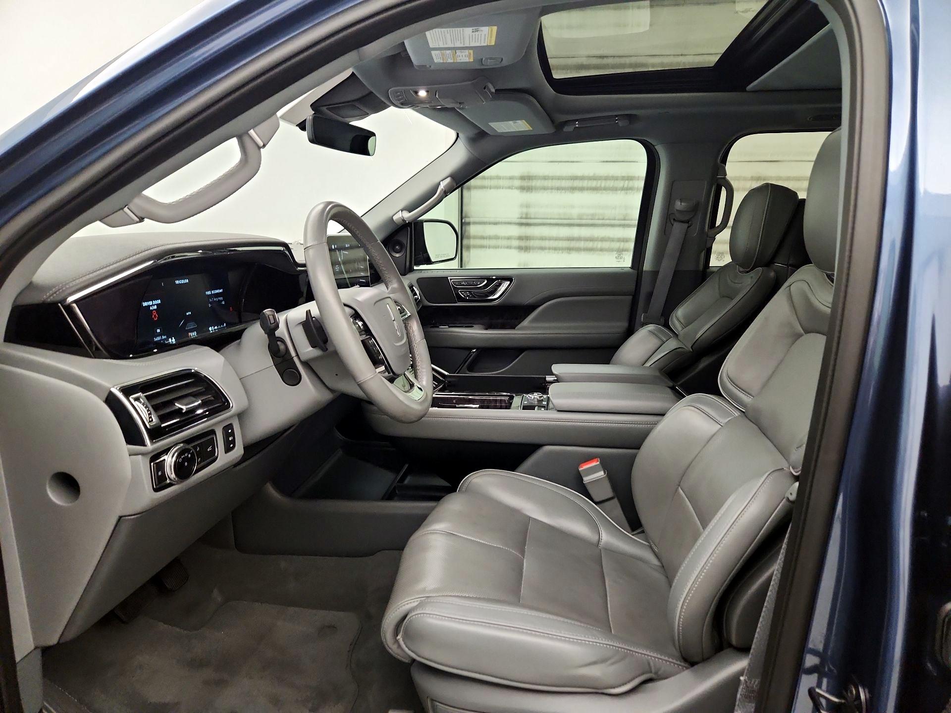 Thumbnail: 2019 Lincoln Navigator L - 11