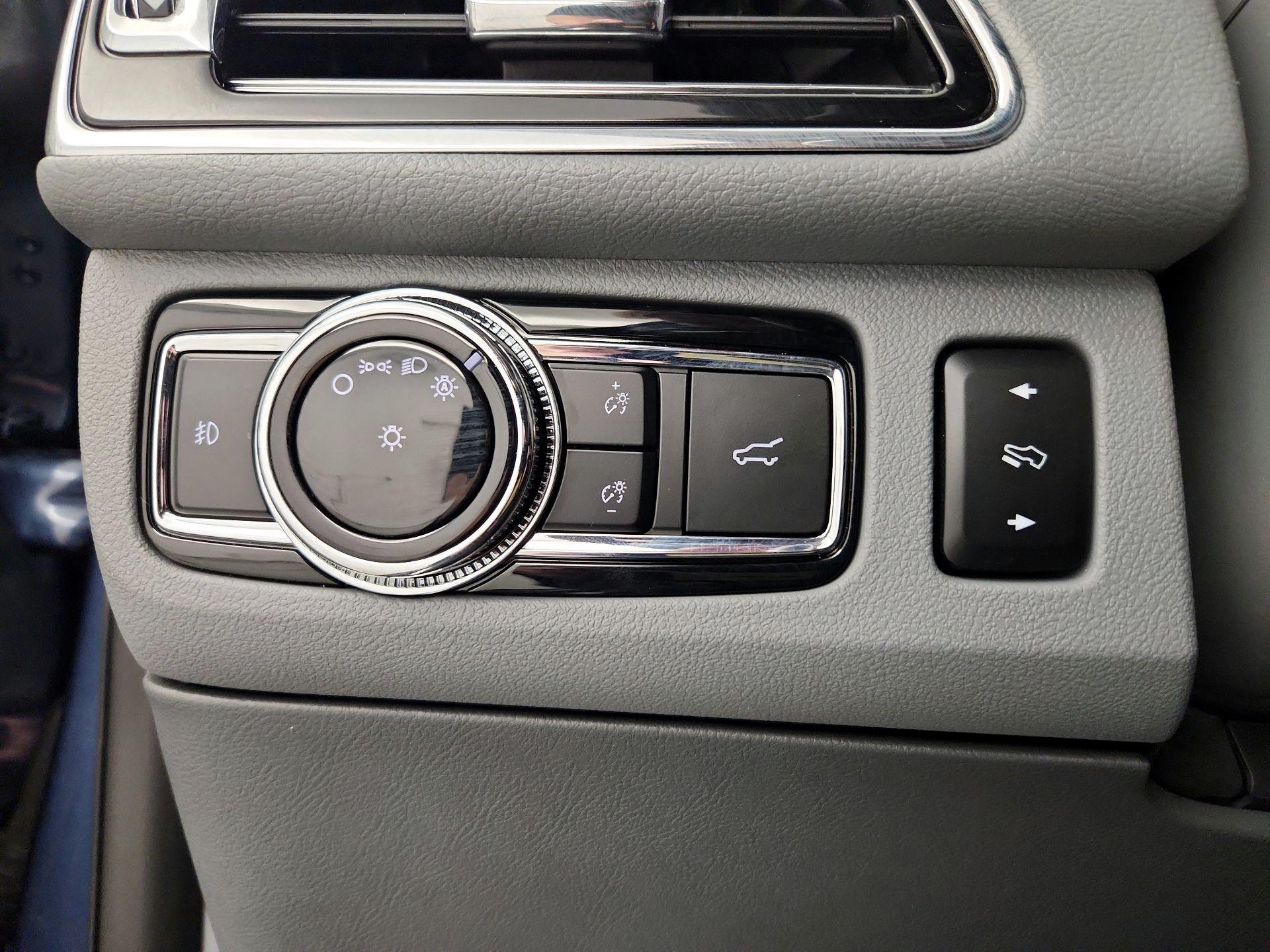 Thumbnail: 2019 Lincoln Navigator L - 13