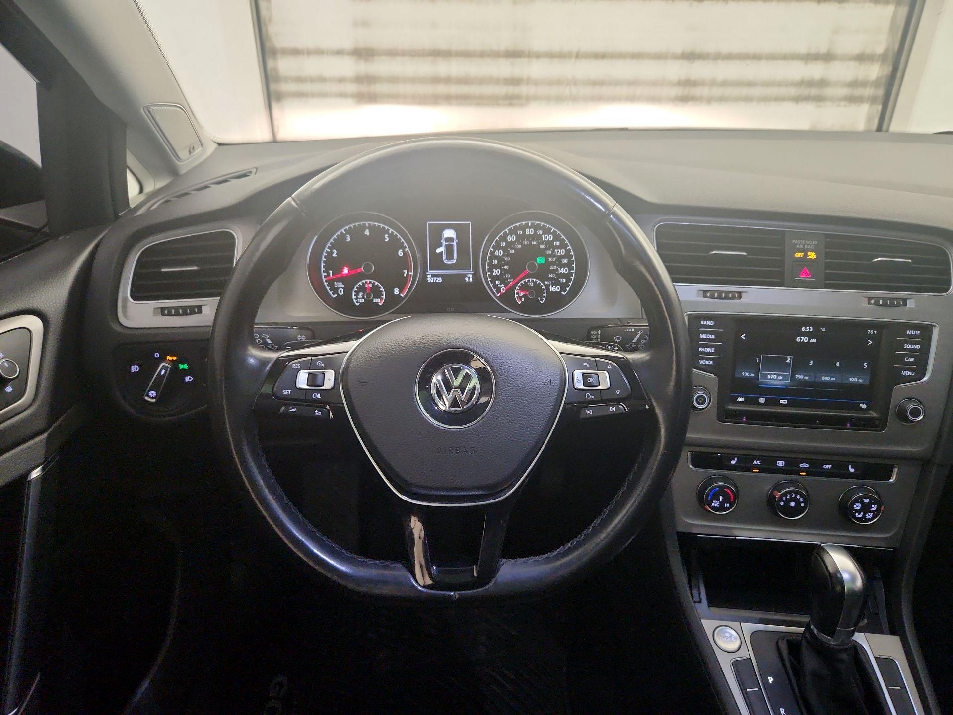 Thumbnail: 2017 Volkswagen Golf - 10
