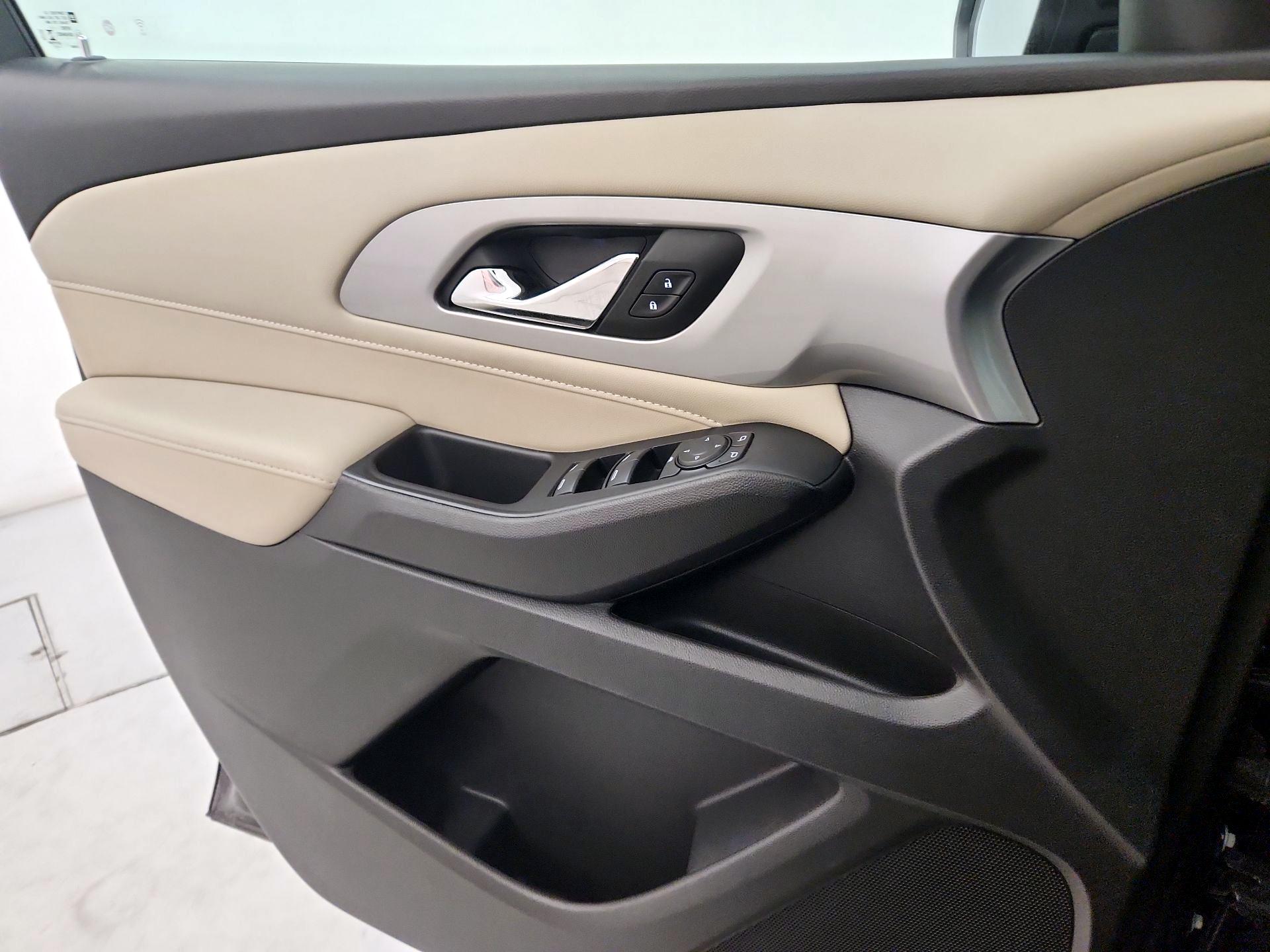 Thumbnail: 2022 Chevrolet Traverse - 12