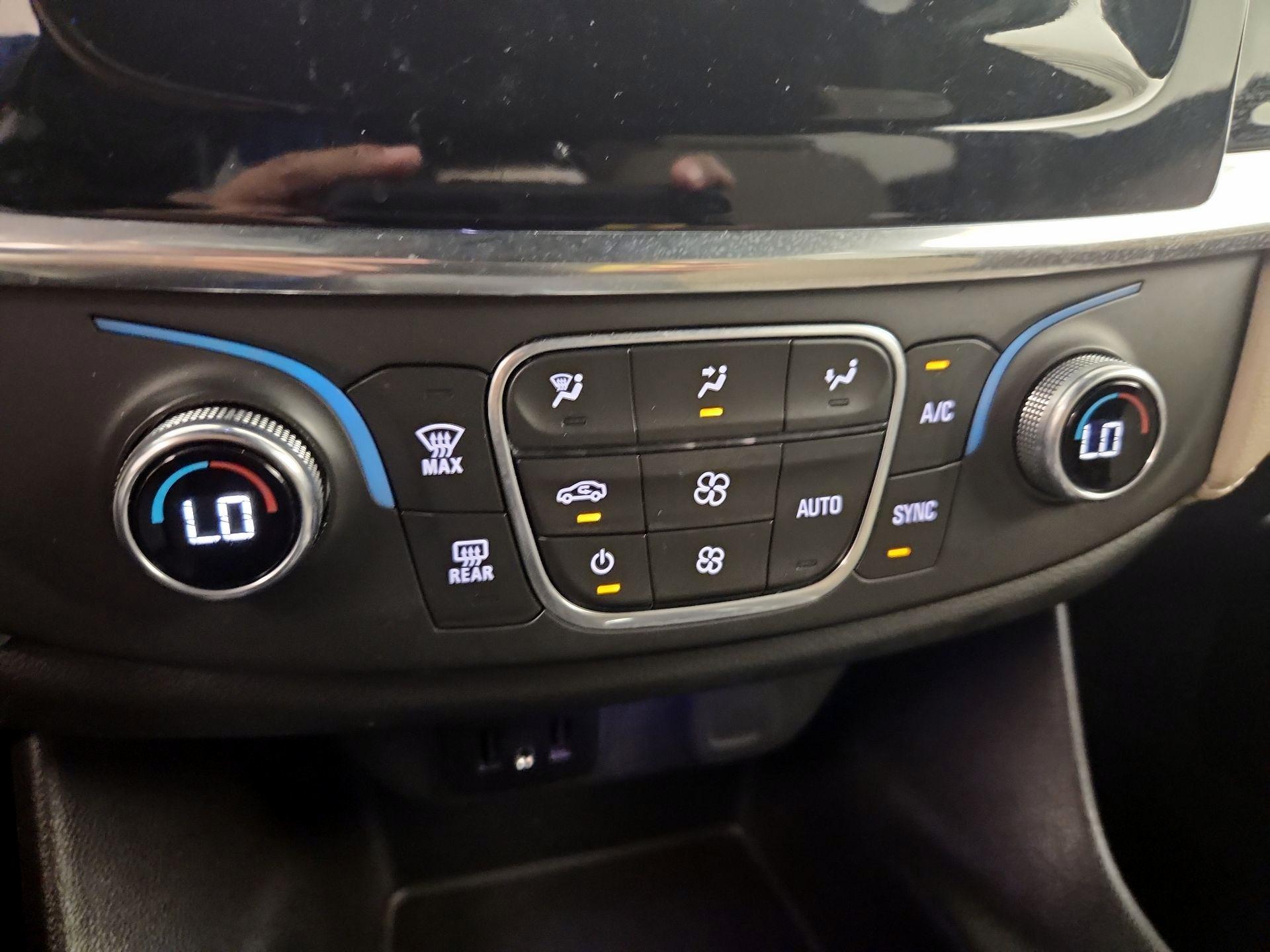 Thumbnail: 2022 Chevrolet Traverse - 16