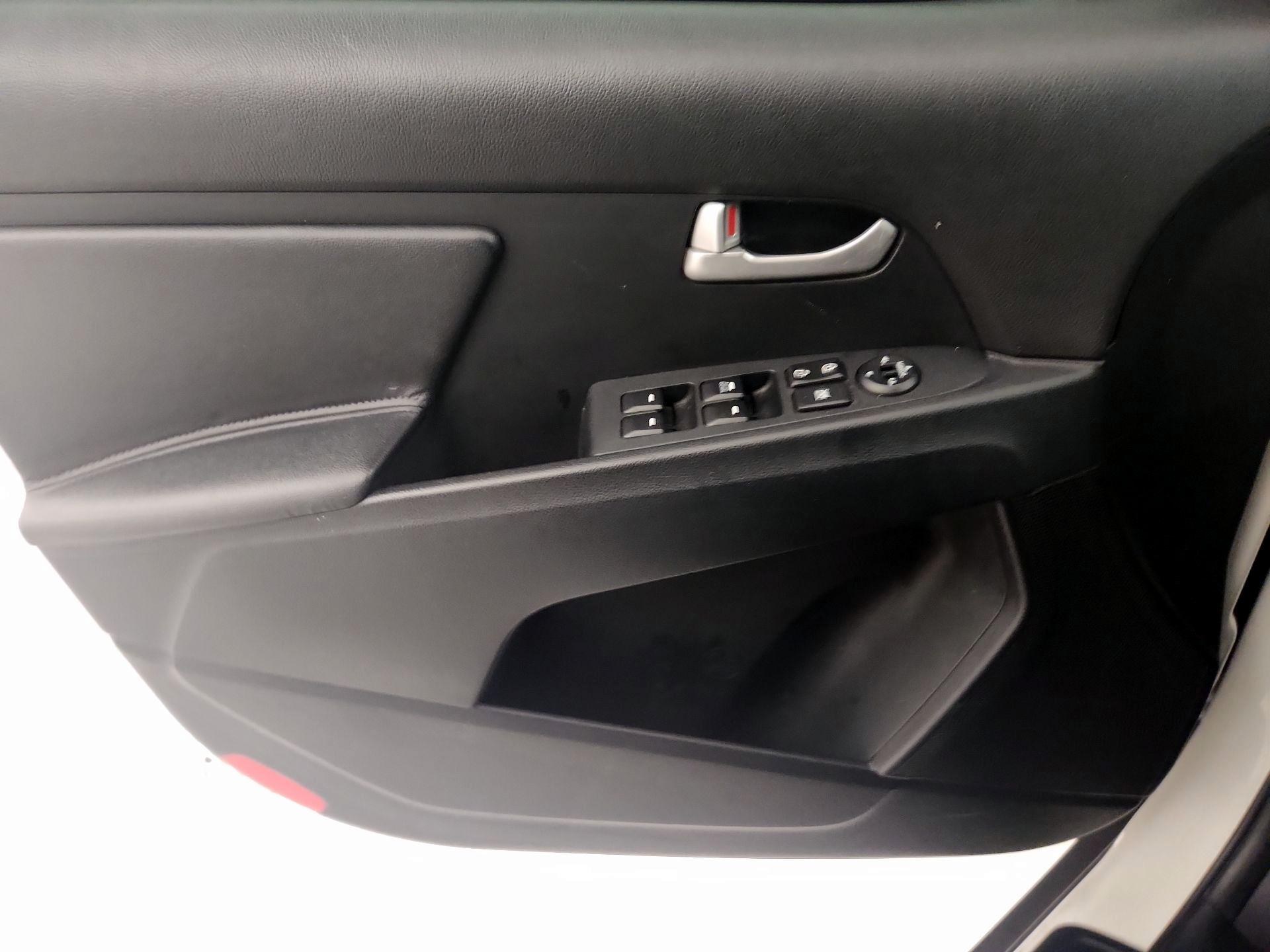 Thumbnail: 2015 Kia Sportage - 12