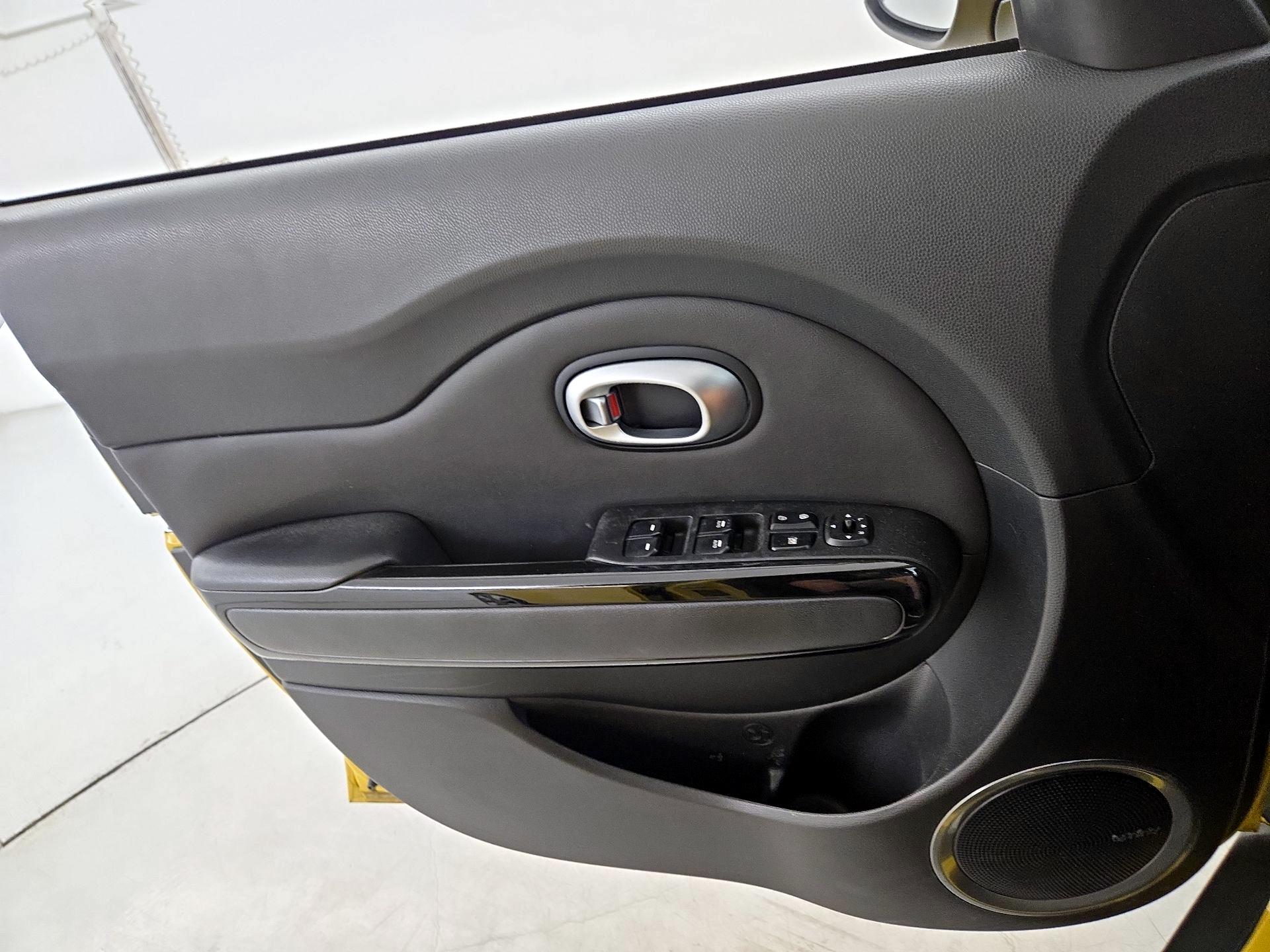 Thumbnail: 2015 Kia Soul - 12