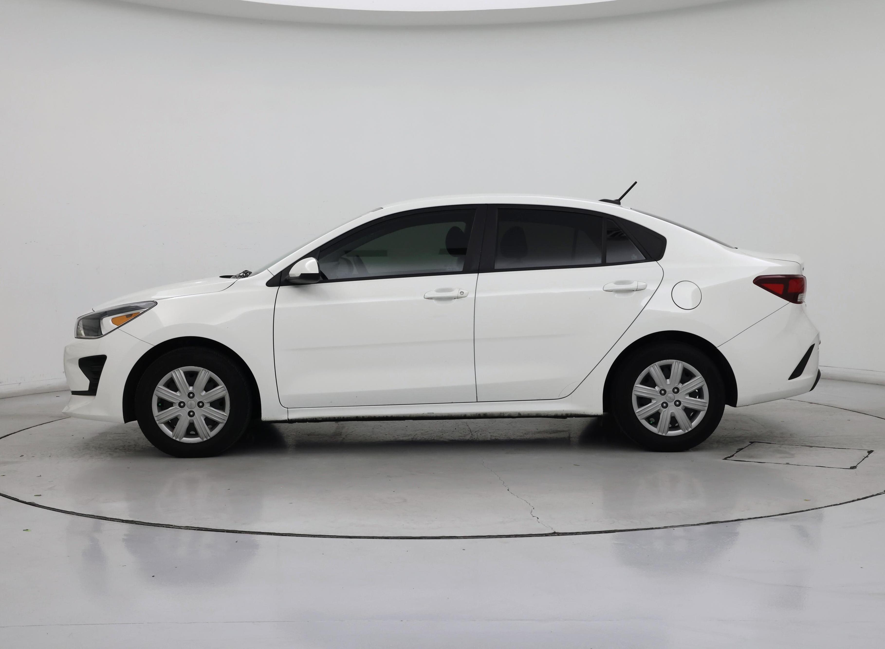 Thumbnail: 2022 Kia Rio - 3