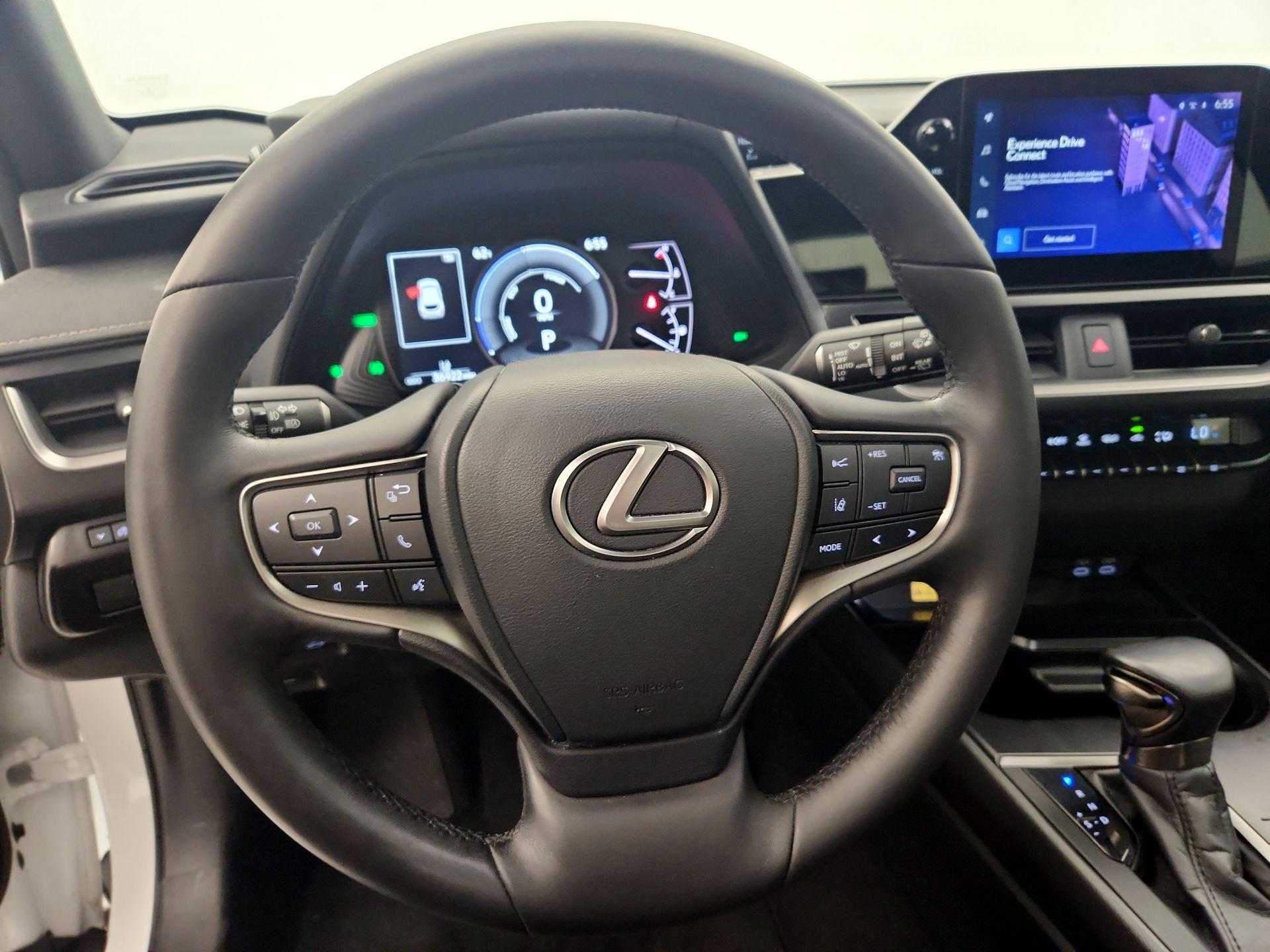 Thumbnail: 2024 Lexus UX - 10