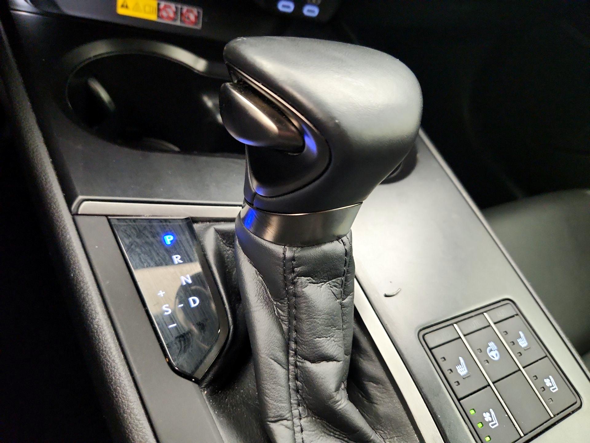 Thumbnail: 2024 Lexus UX - 17