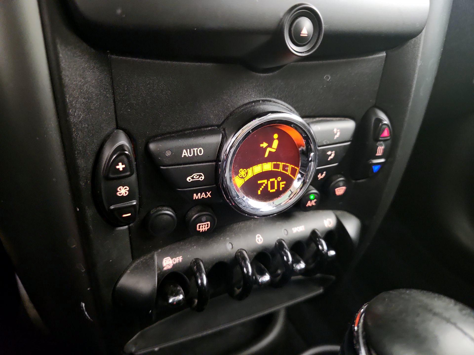 Thumbnail: 2015 MINI Cooper Countryman - 15