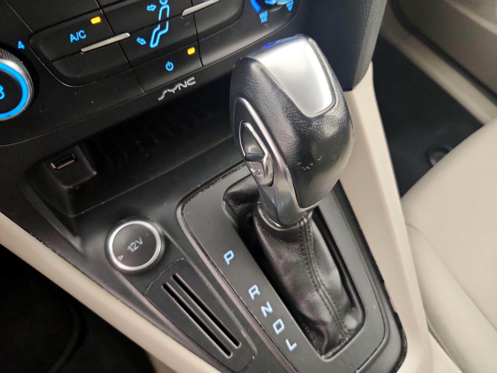 Thumbnail: 2015 Ford Focus - 17