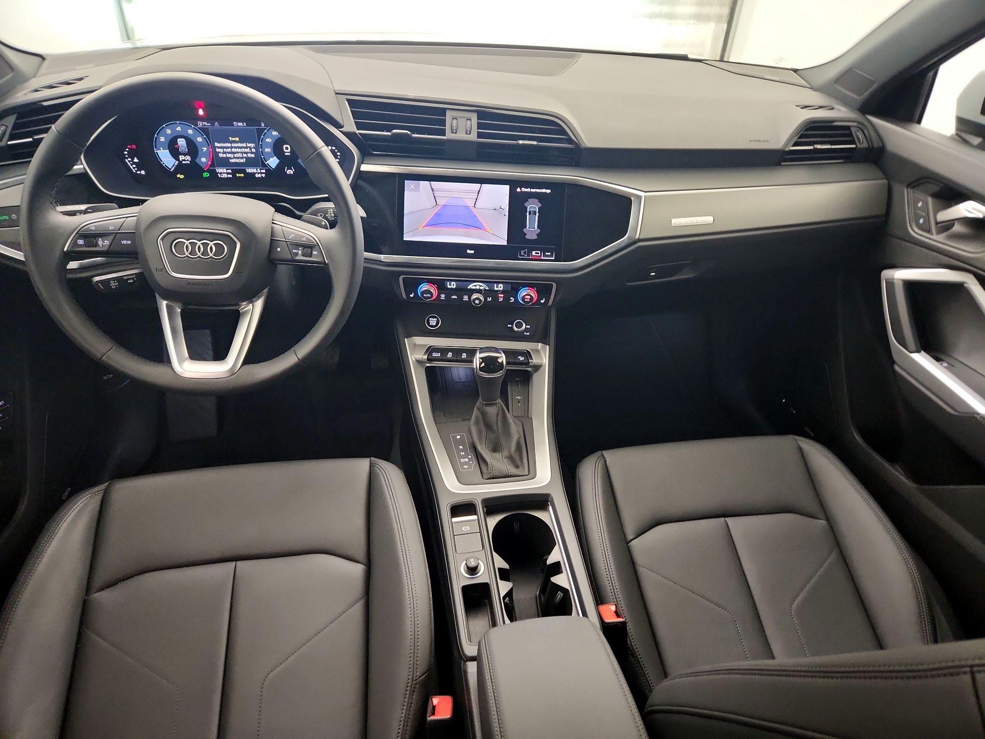 Thumbnail: 2025 Audi Q3 - 9