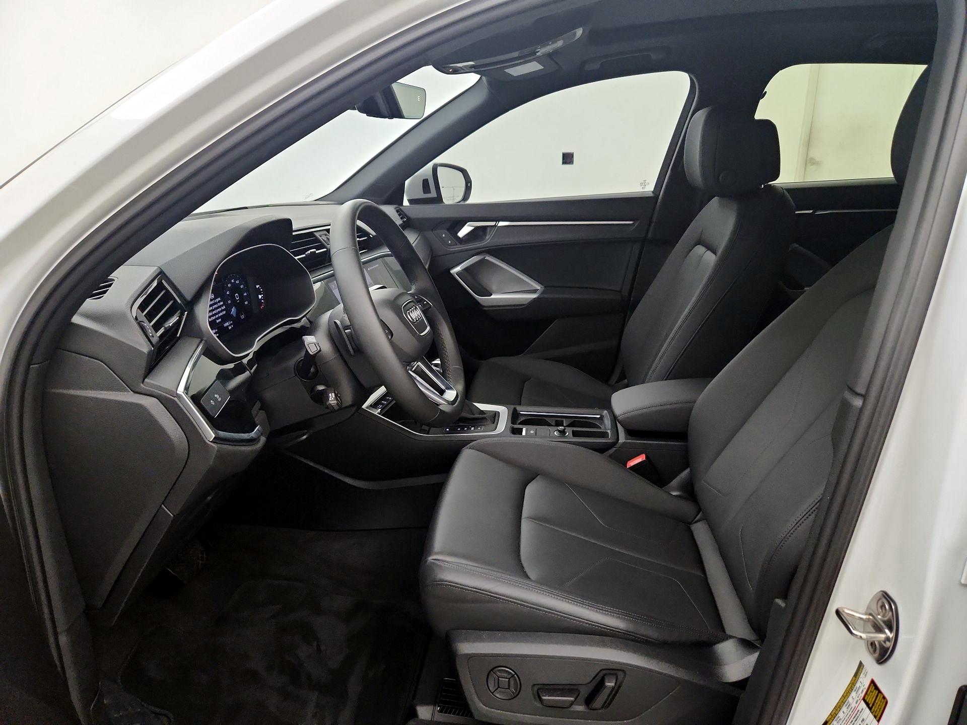 Thumbnail: 2025 Audi Q3 - 11
