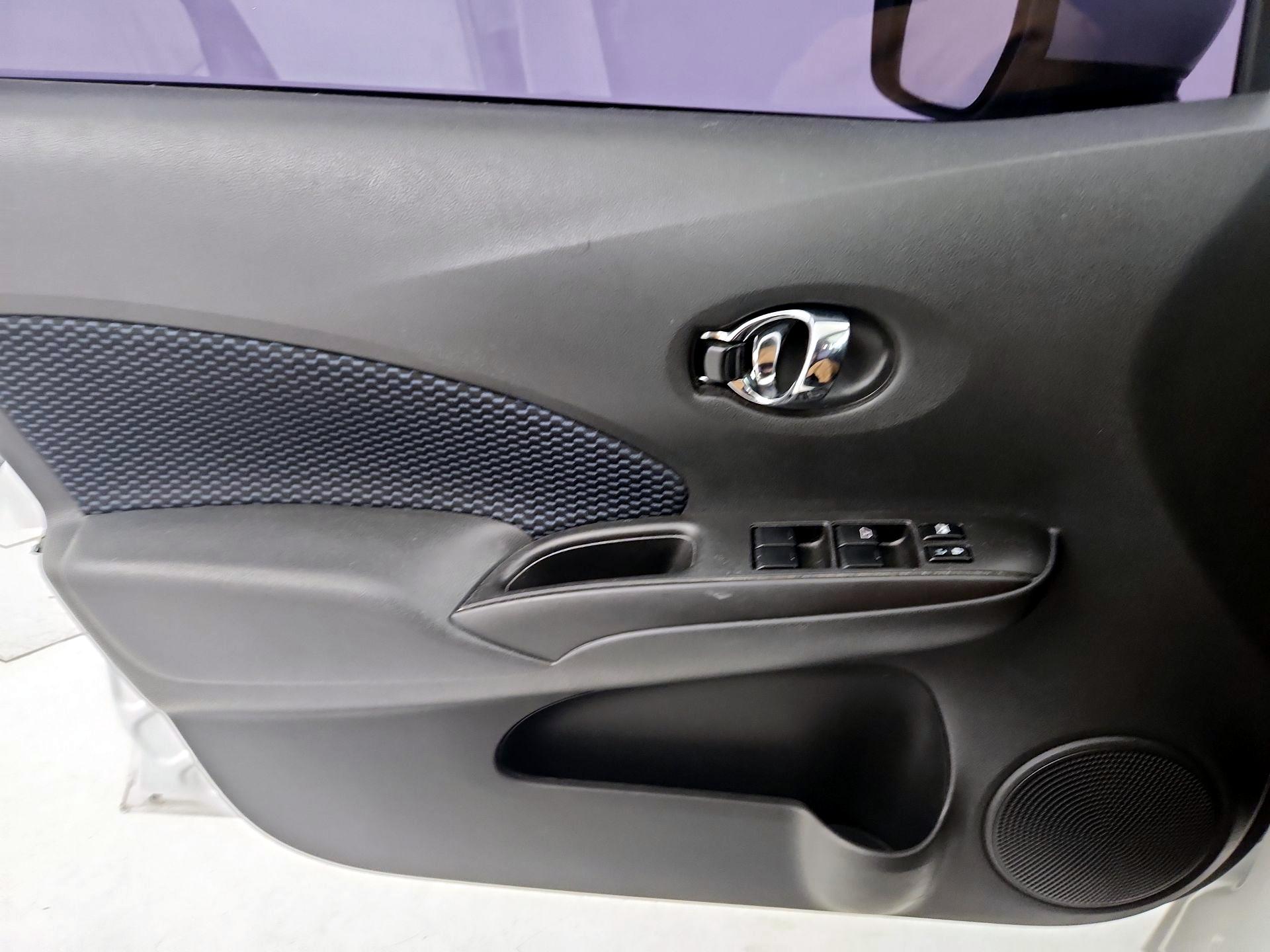 Thumbnail: 2017 Nissan Versa Note - 12