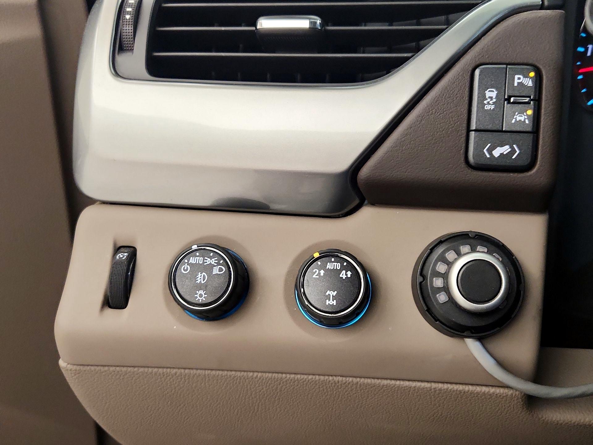 Thumbnail: 2016 Chevrolet Tahoe - 13