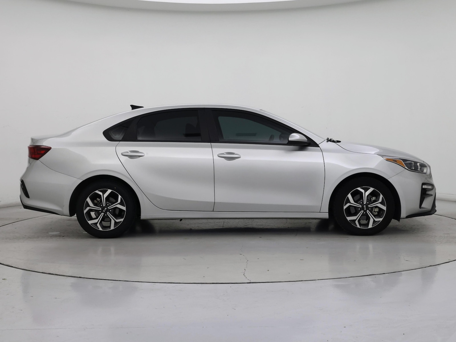 2021 Kia Forte LXS - Photo 8
