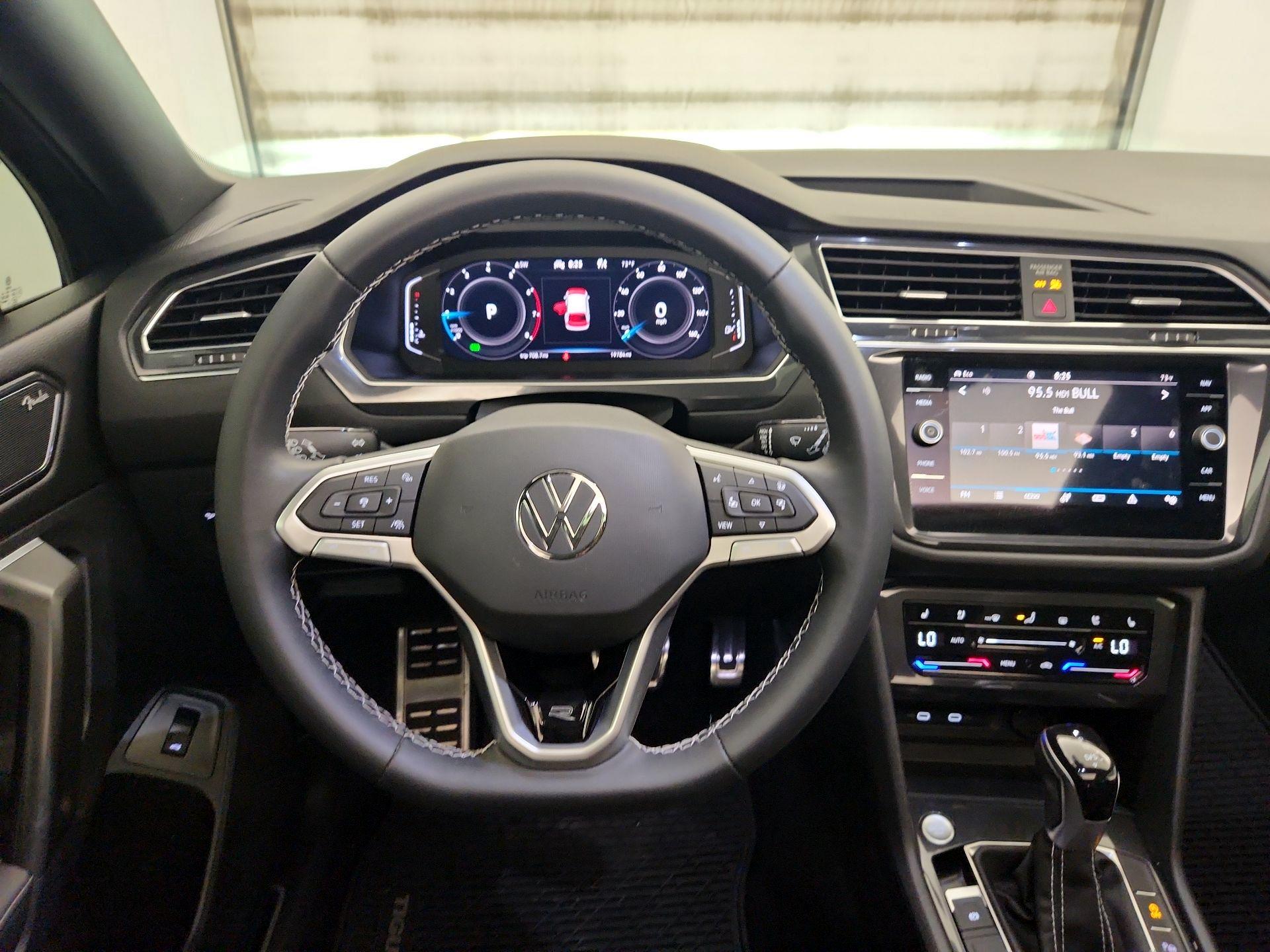 Thumbnail: 2023 Volkswagen Tiguan - 10