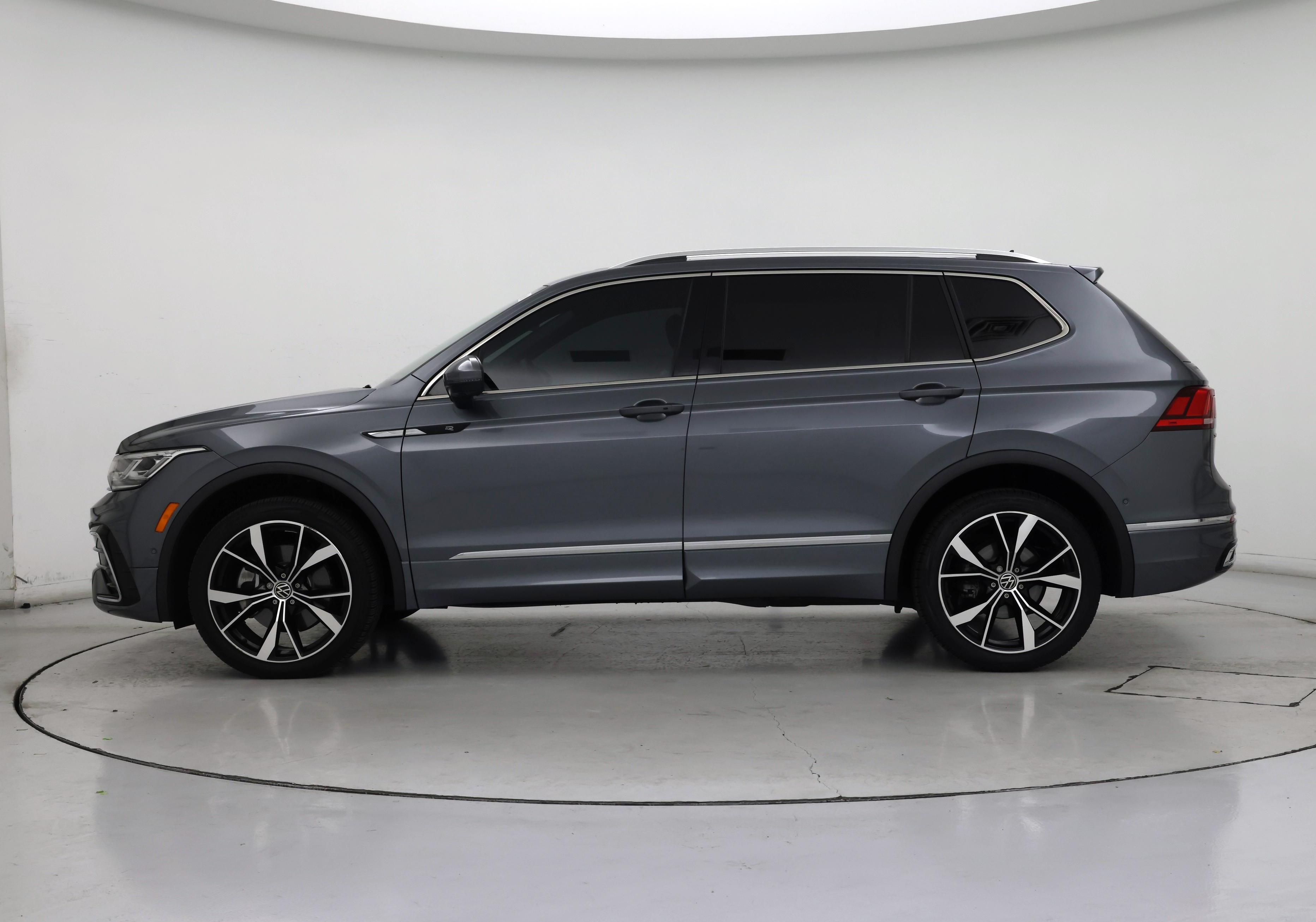 Thumbnail: 2023 Volkswagen Tiguan - 3