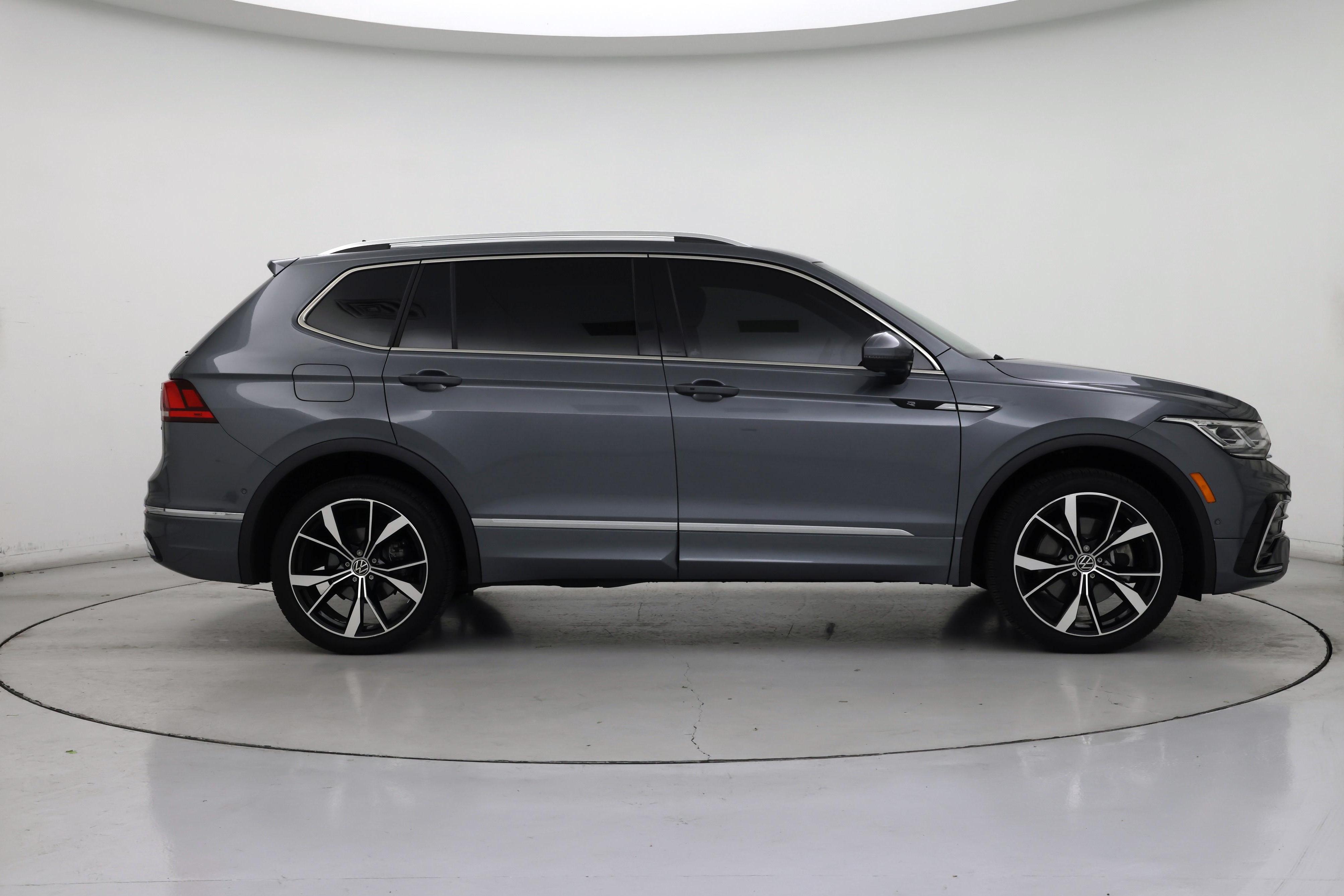 Thumbnail: 2023 Volkswagen Tiguan - 7