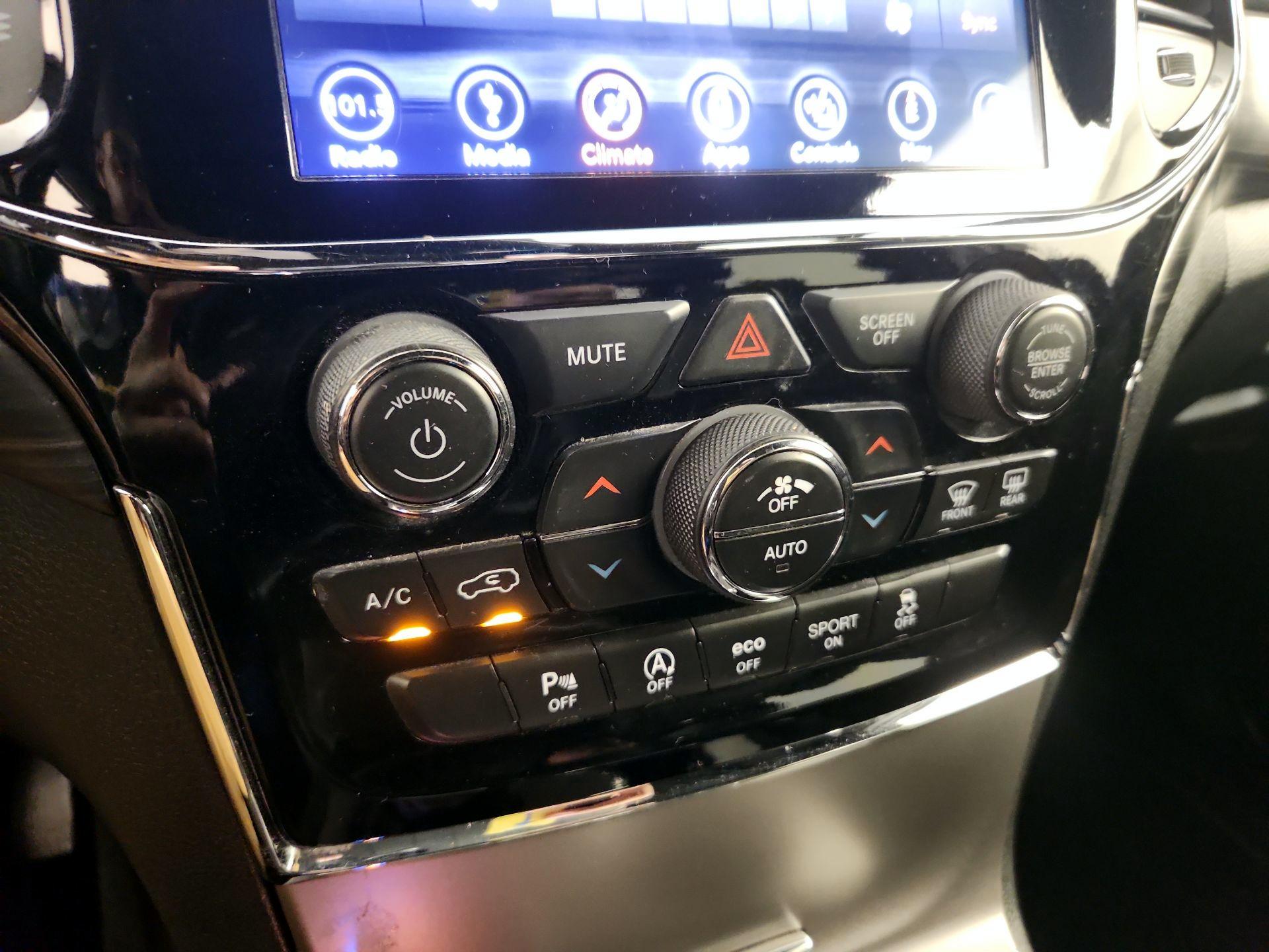 Thumbnail: 2019 Jeep Grand Cherokee - 16