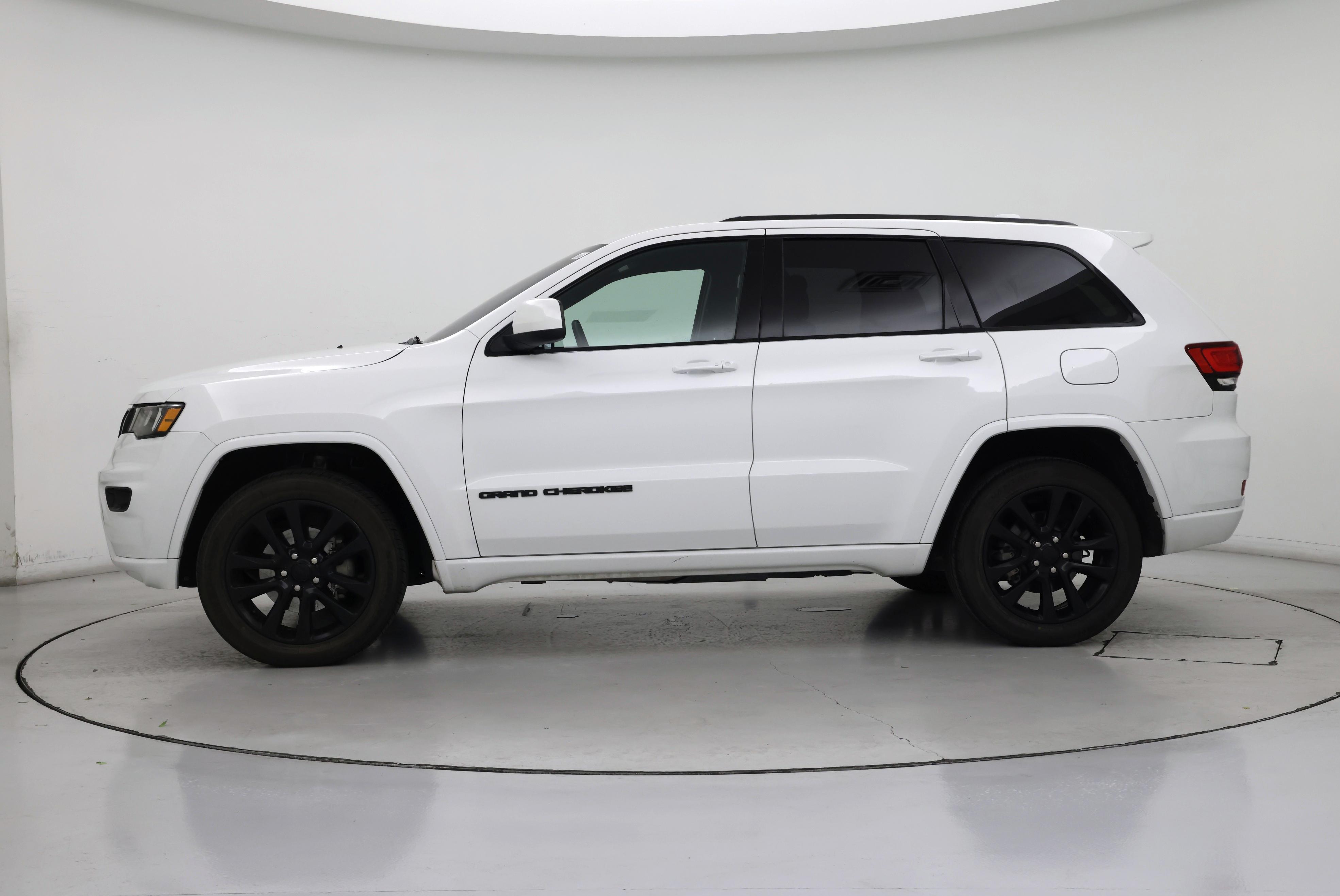 Thumbnail: 2019 Jeep Grand Cherokee - 3