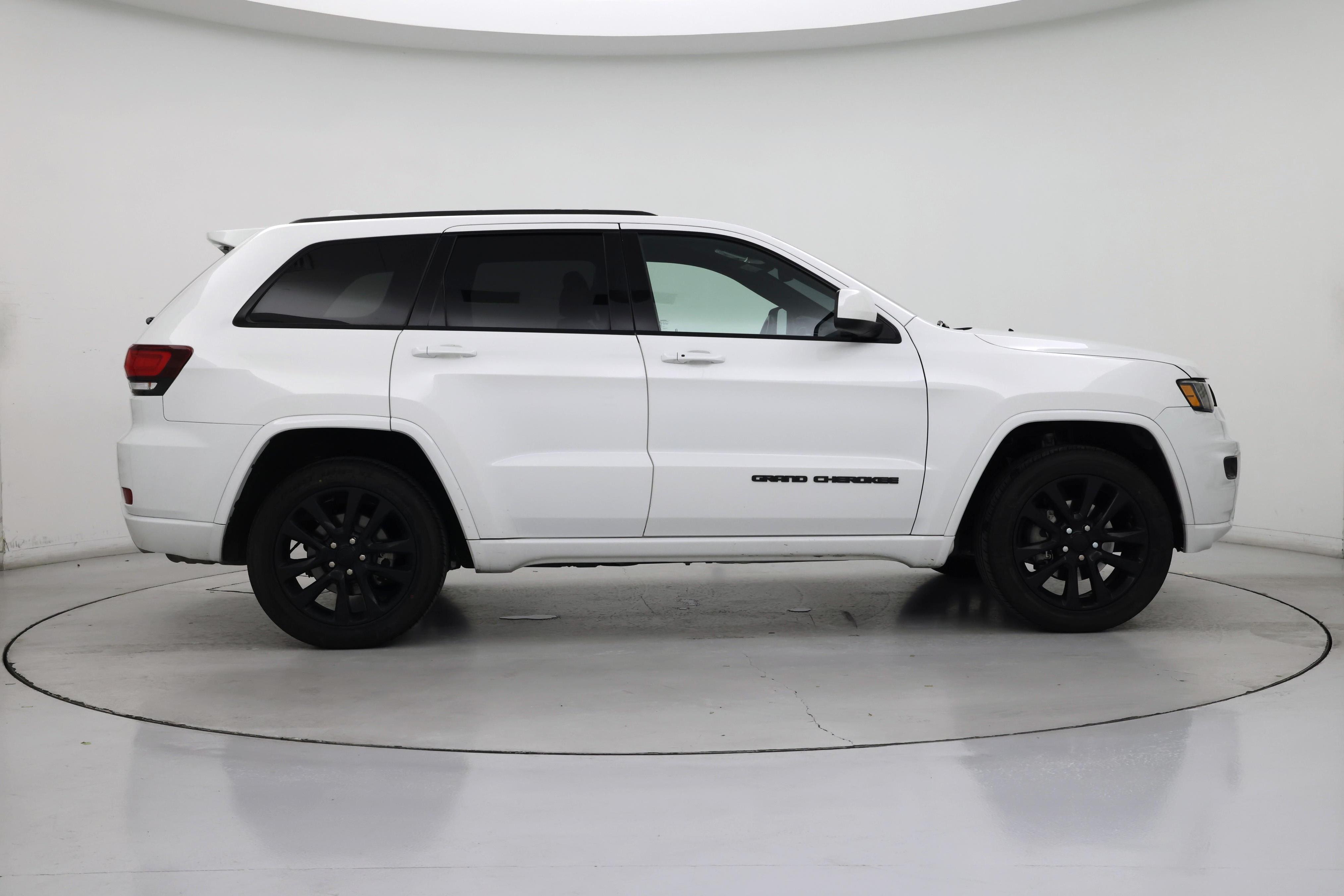 Thumbnail: 2019 Jeep Grand Cherokee - 7