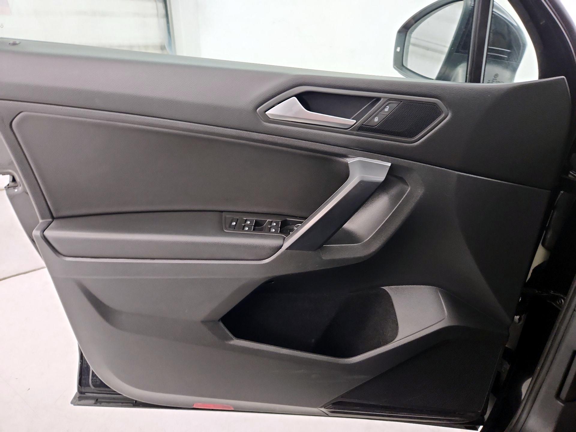 Thumbnail: 2021 Volkswagen Tiguan - 12