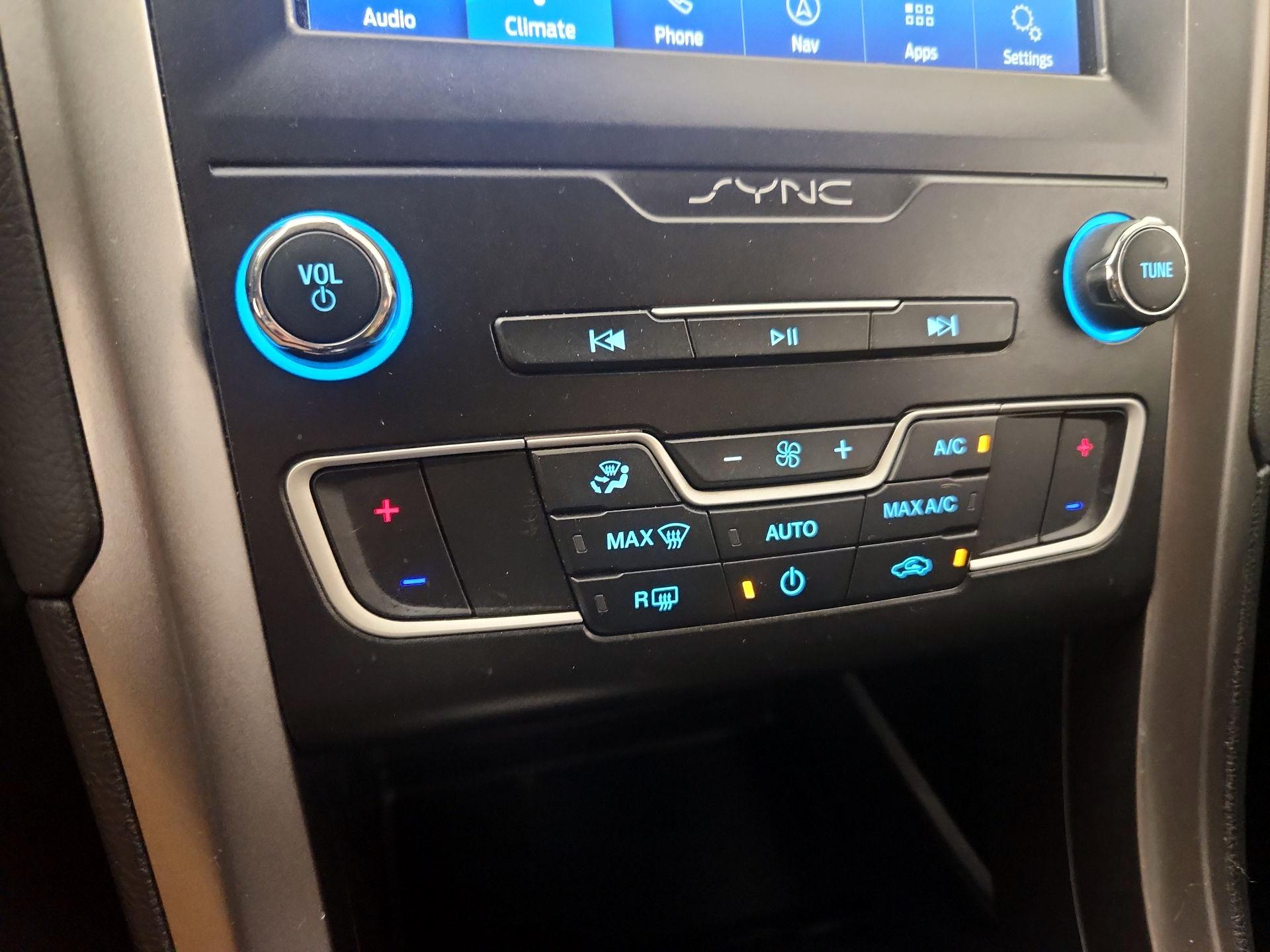 Thumbnail: 2020 Ford Fusion - 16