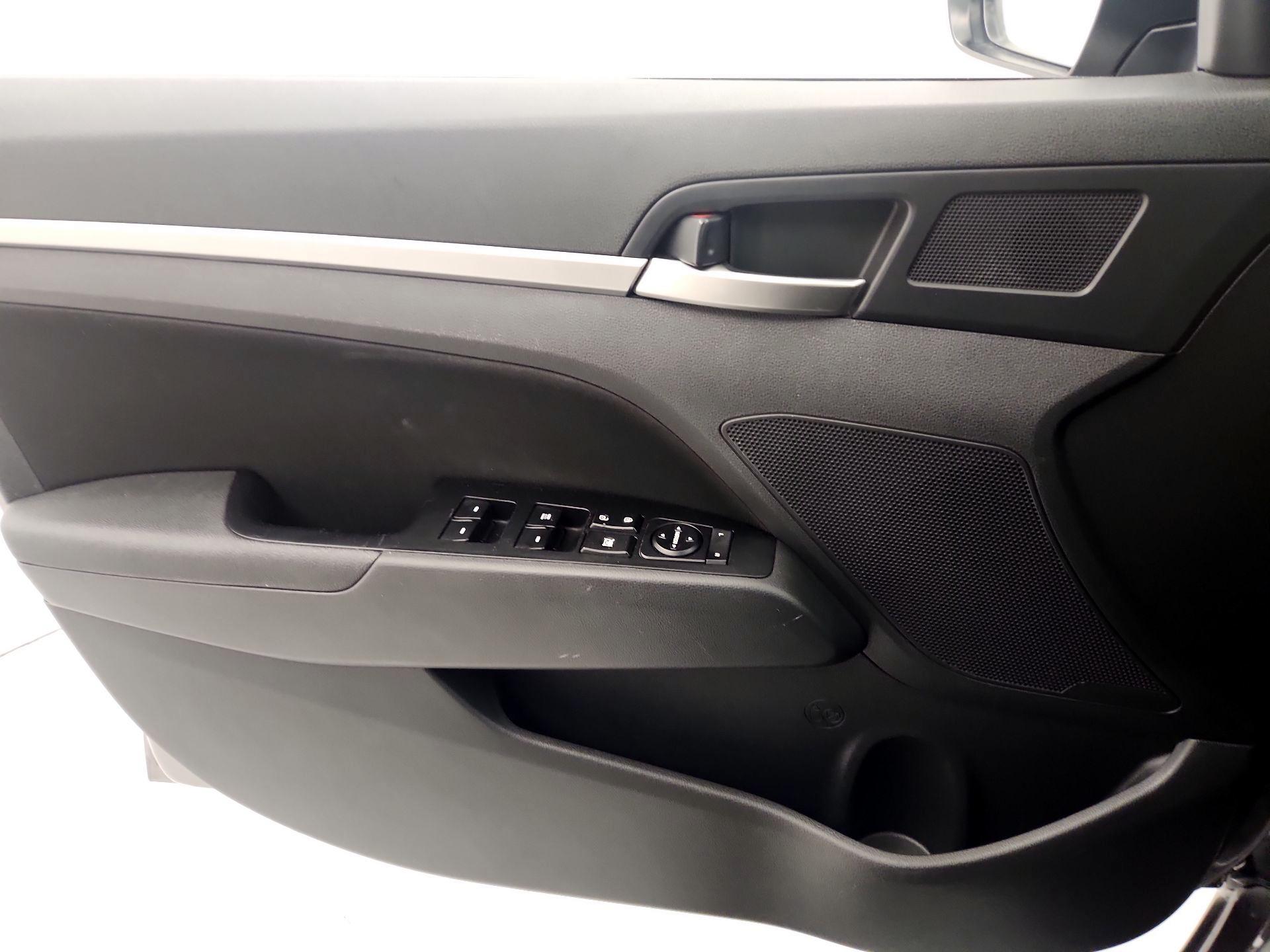 Thumbnail: 2020 Hyundai Elantra - 12