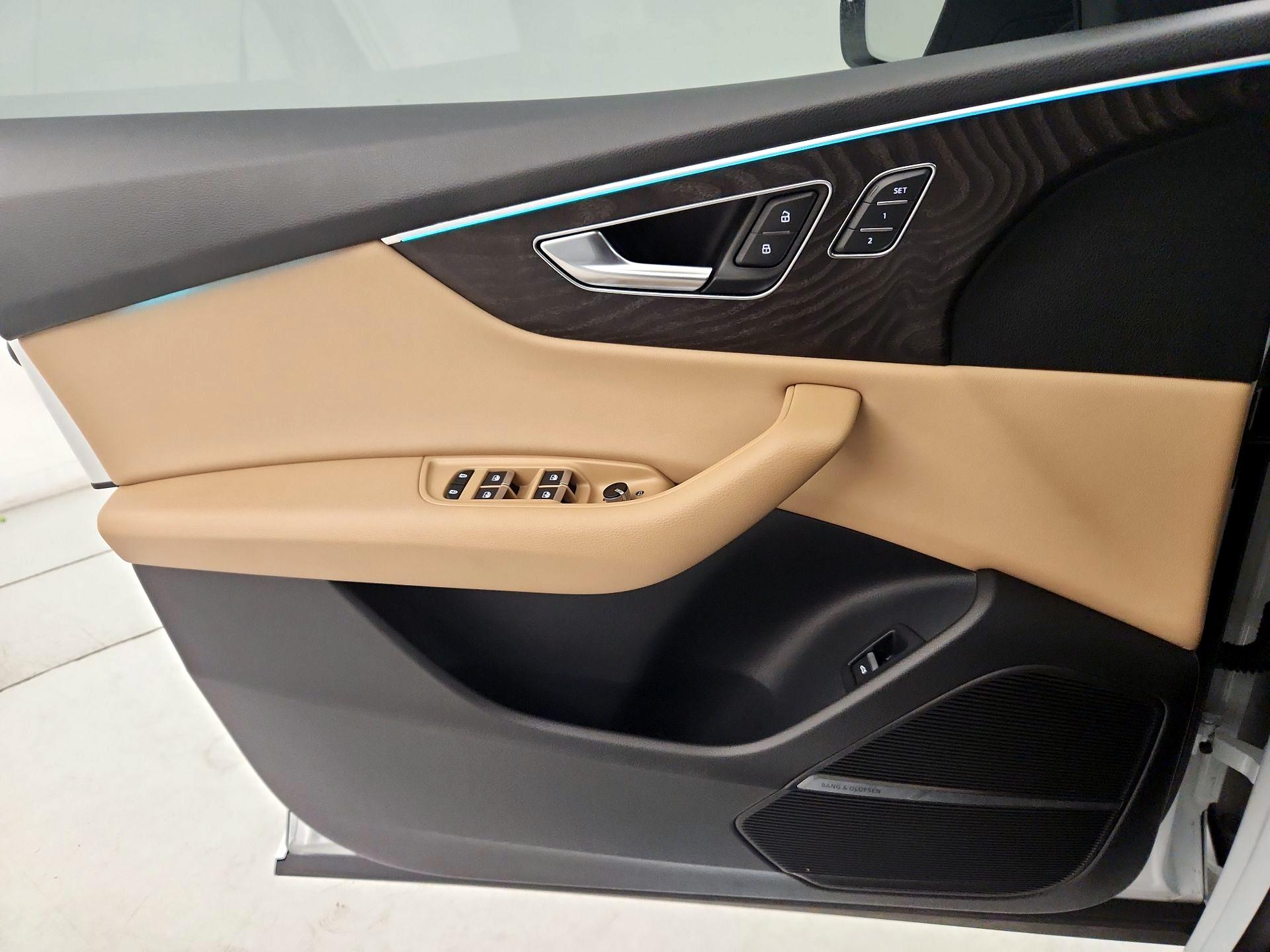 Thumbnail: 2021 Audi Q8 - 12