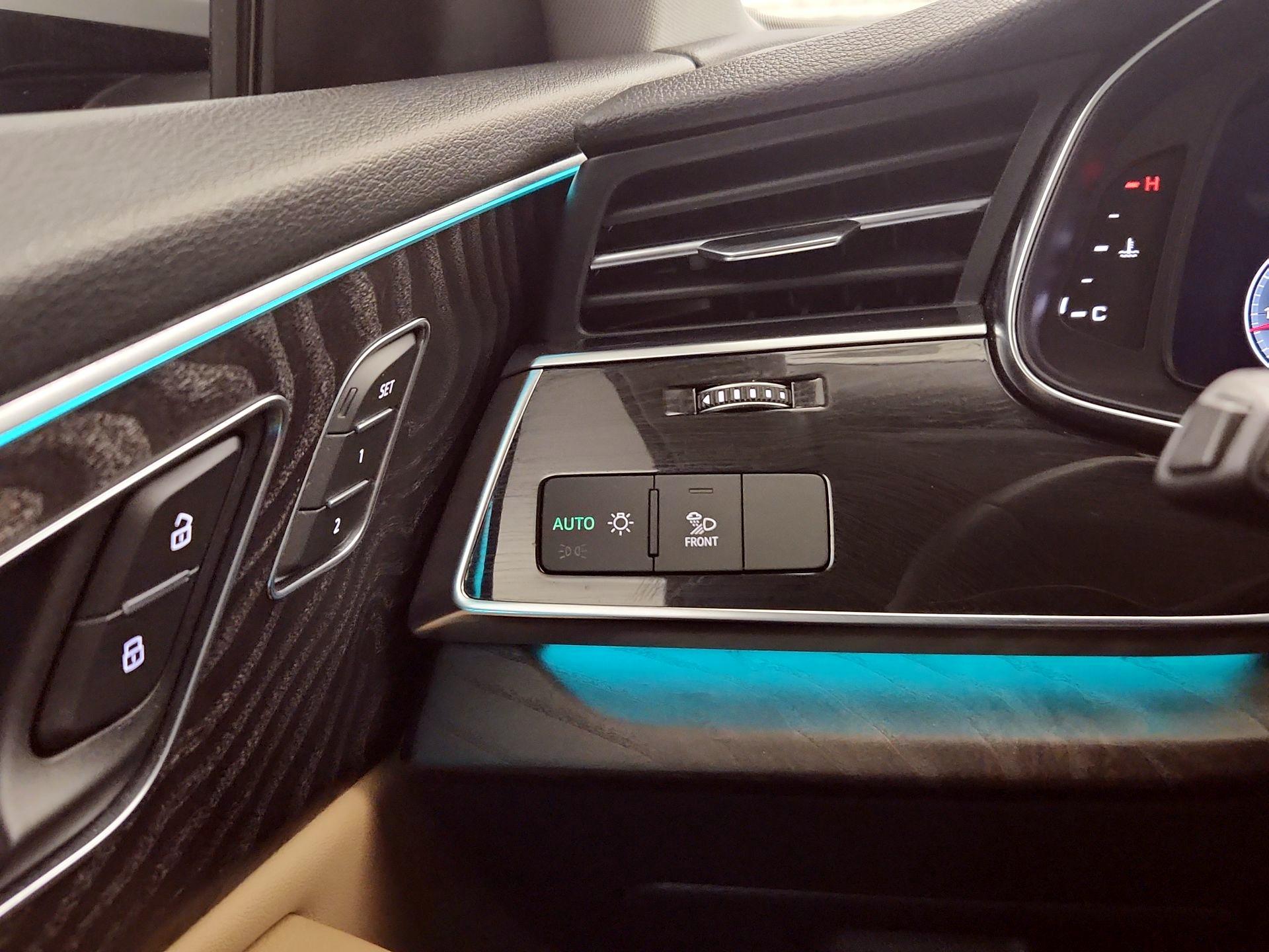 Thumbnail: 2021 Audi Q8 - 13